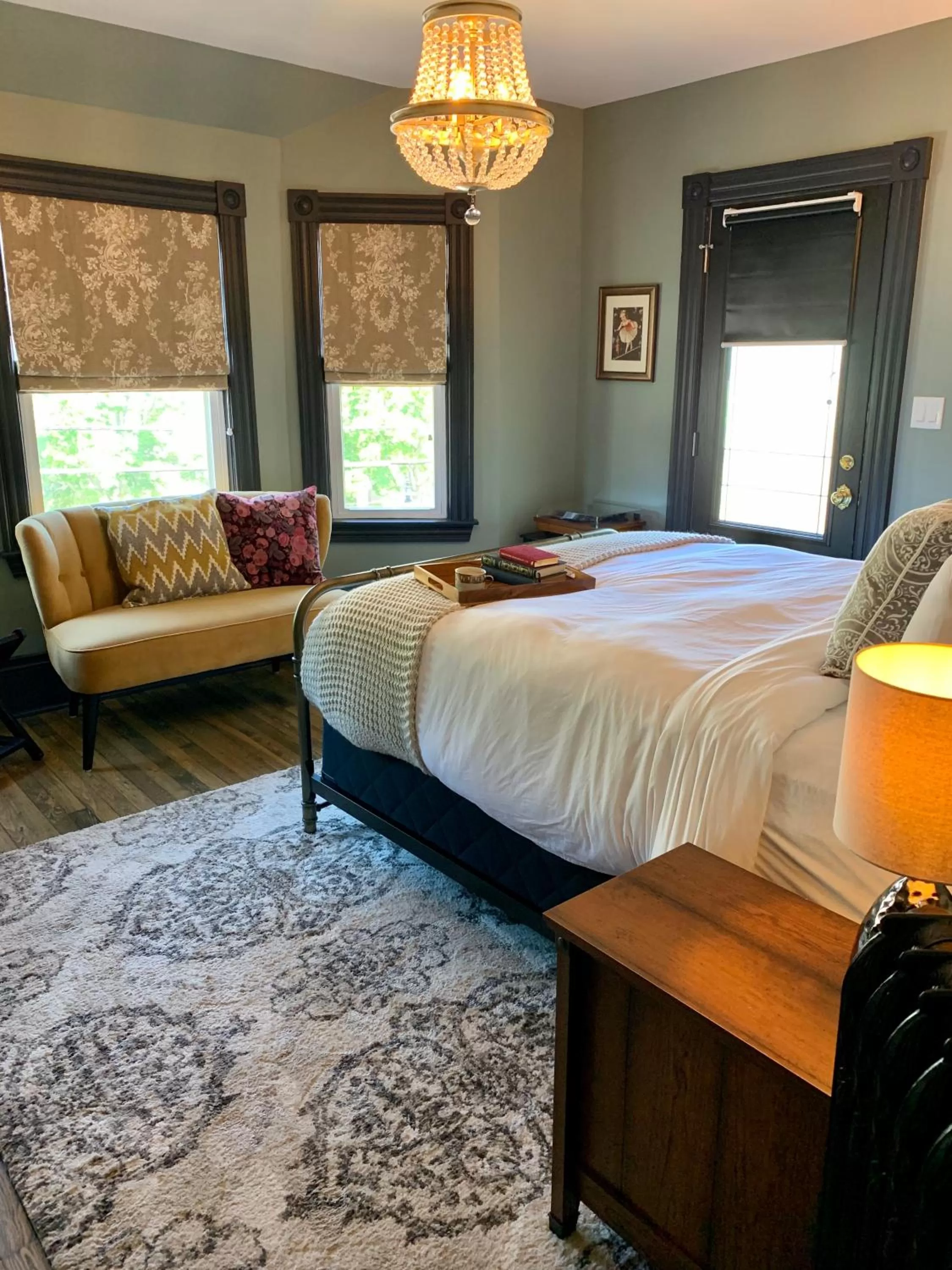 Bed in Slaymaker & Nichols Gastro House & Inn