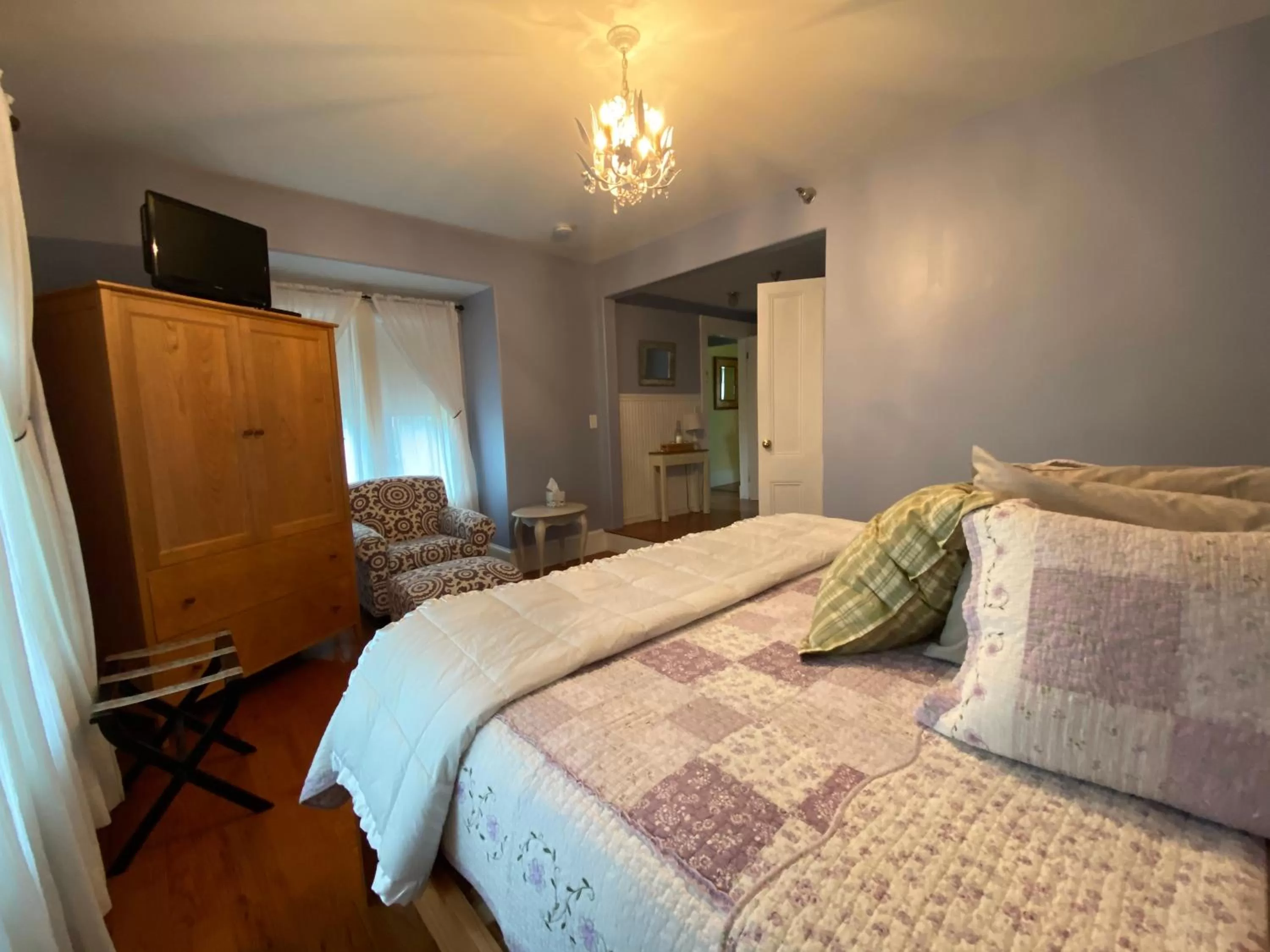 King Suite in James Place Inn Bed and Breakfast