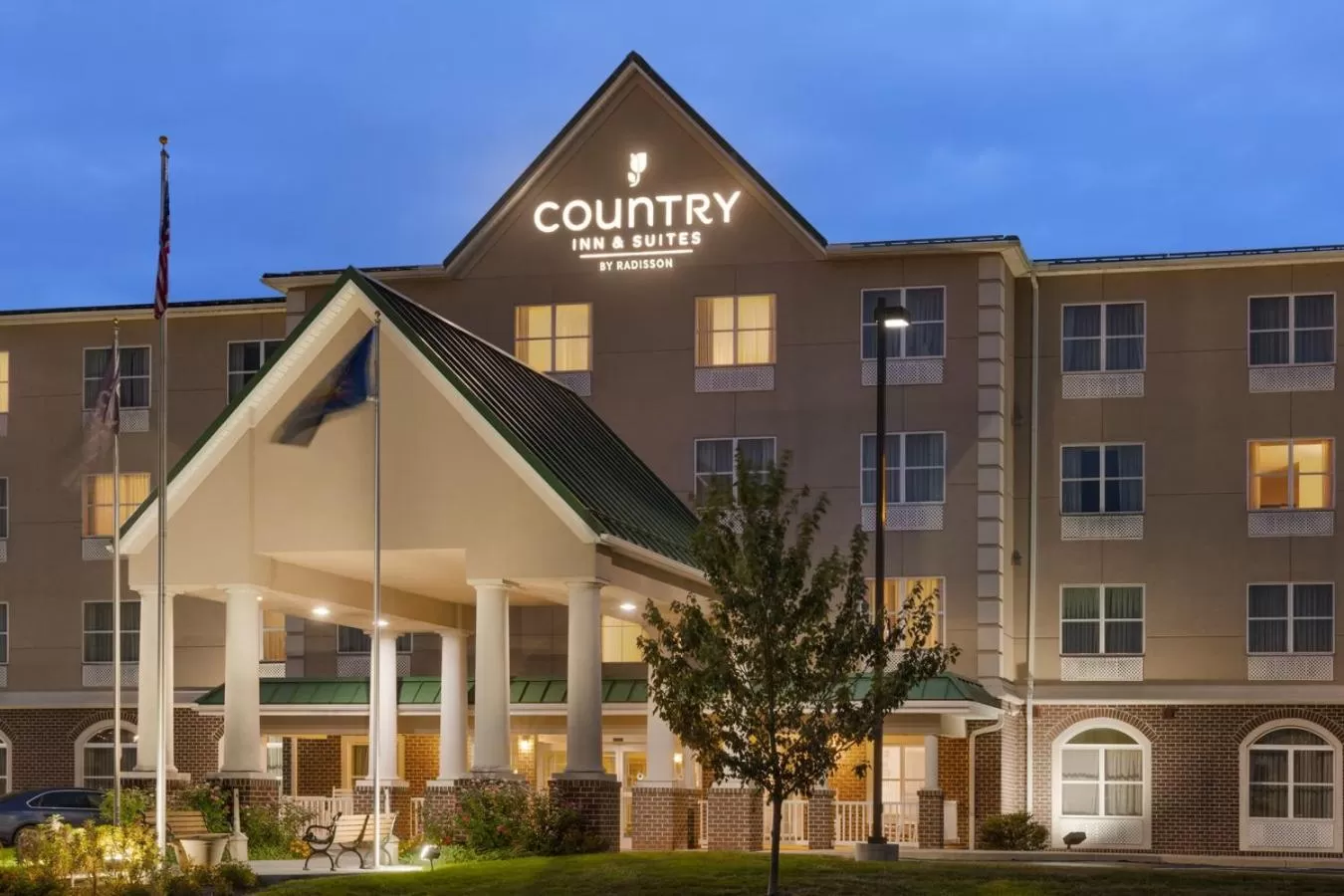Property building in Country Inn & Suites by Radisson, Harrisburg - Hershey West, PA