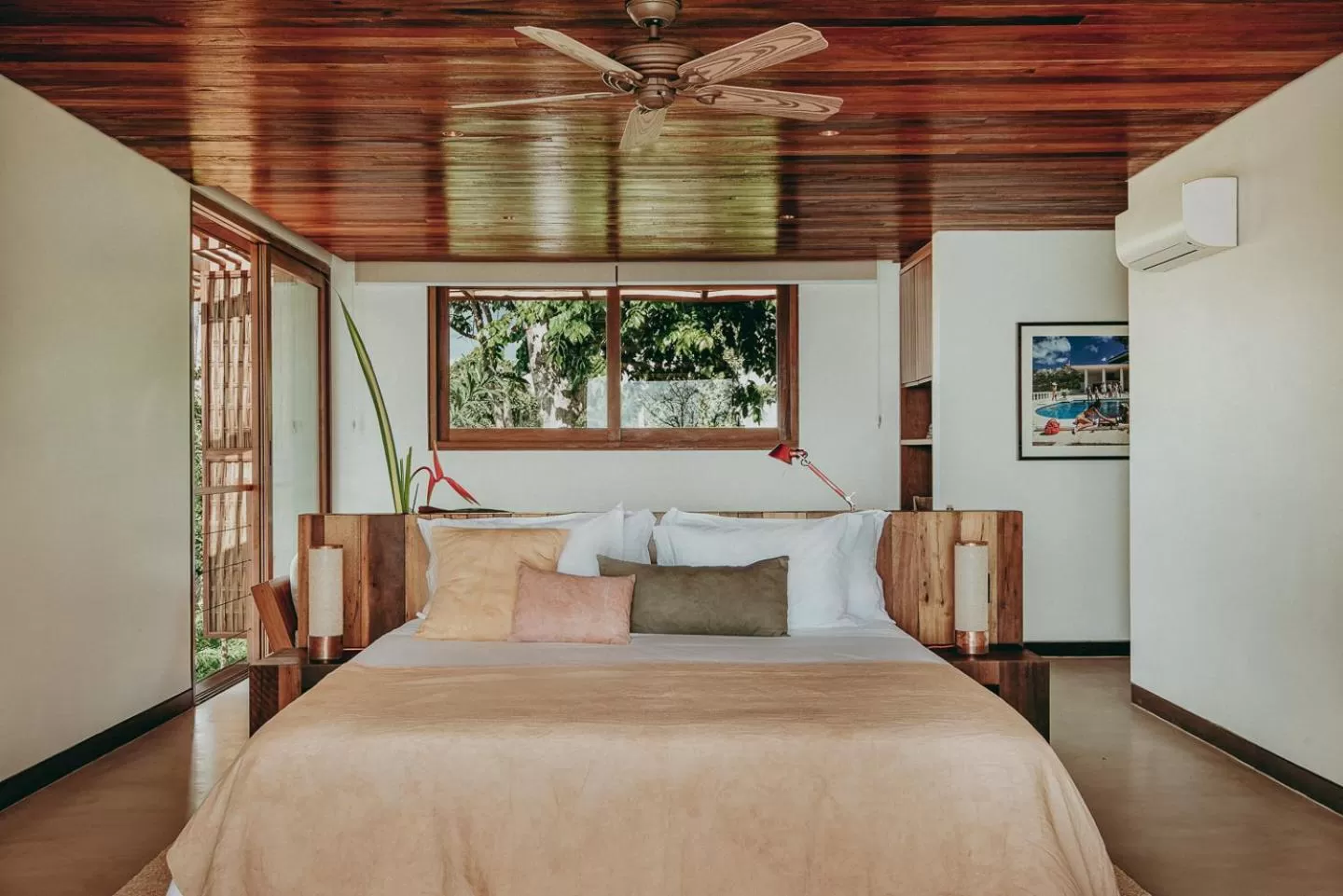 Bed in Barracuda Hotel & Villas