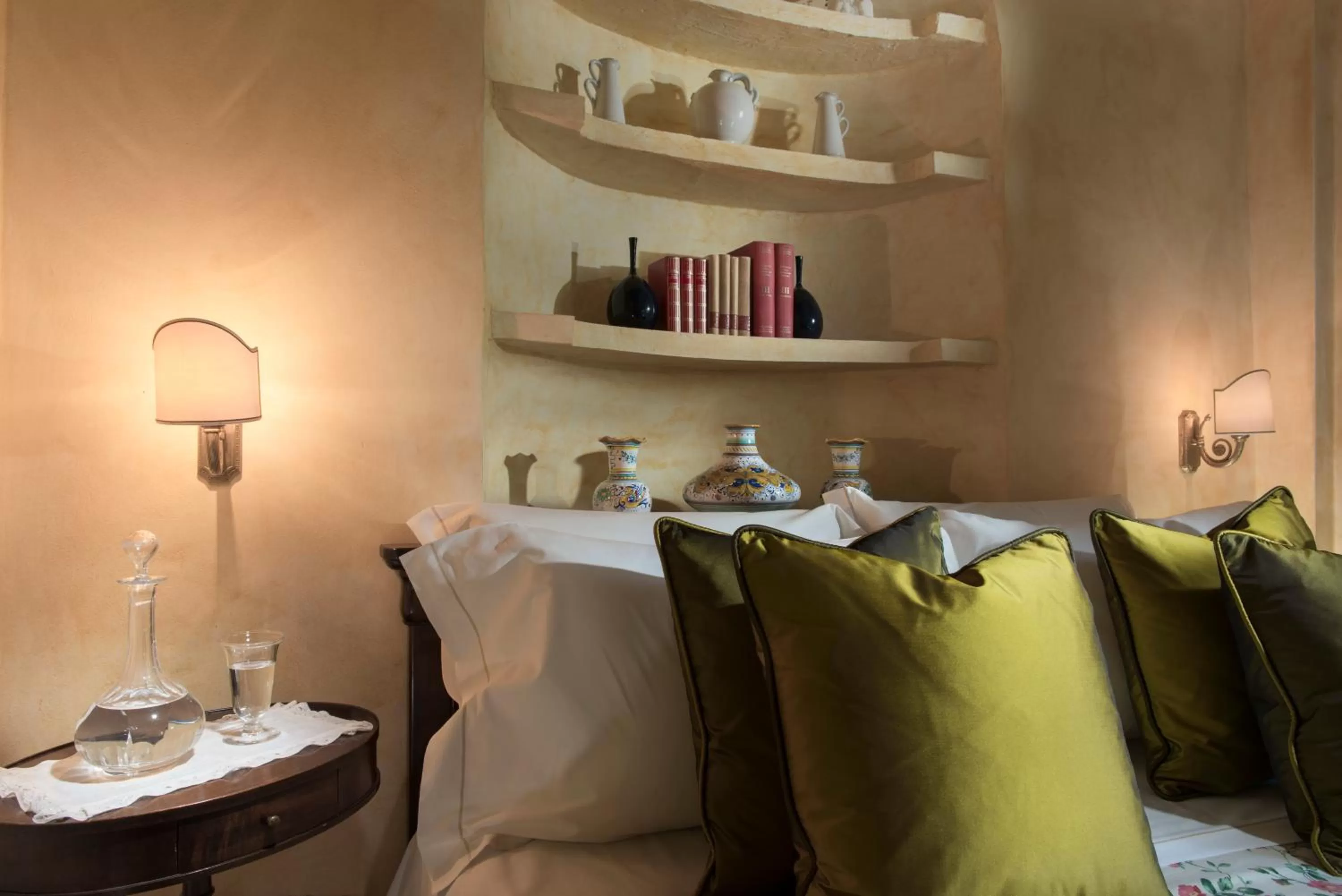 Decorative detail, Bed in Relais Osteria Dell'Orcia