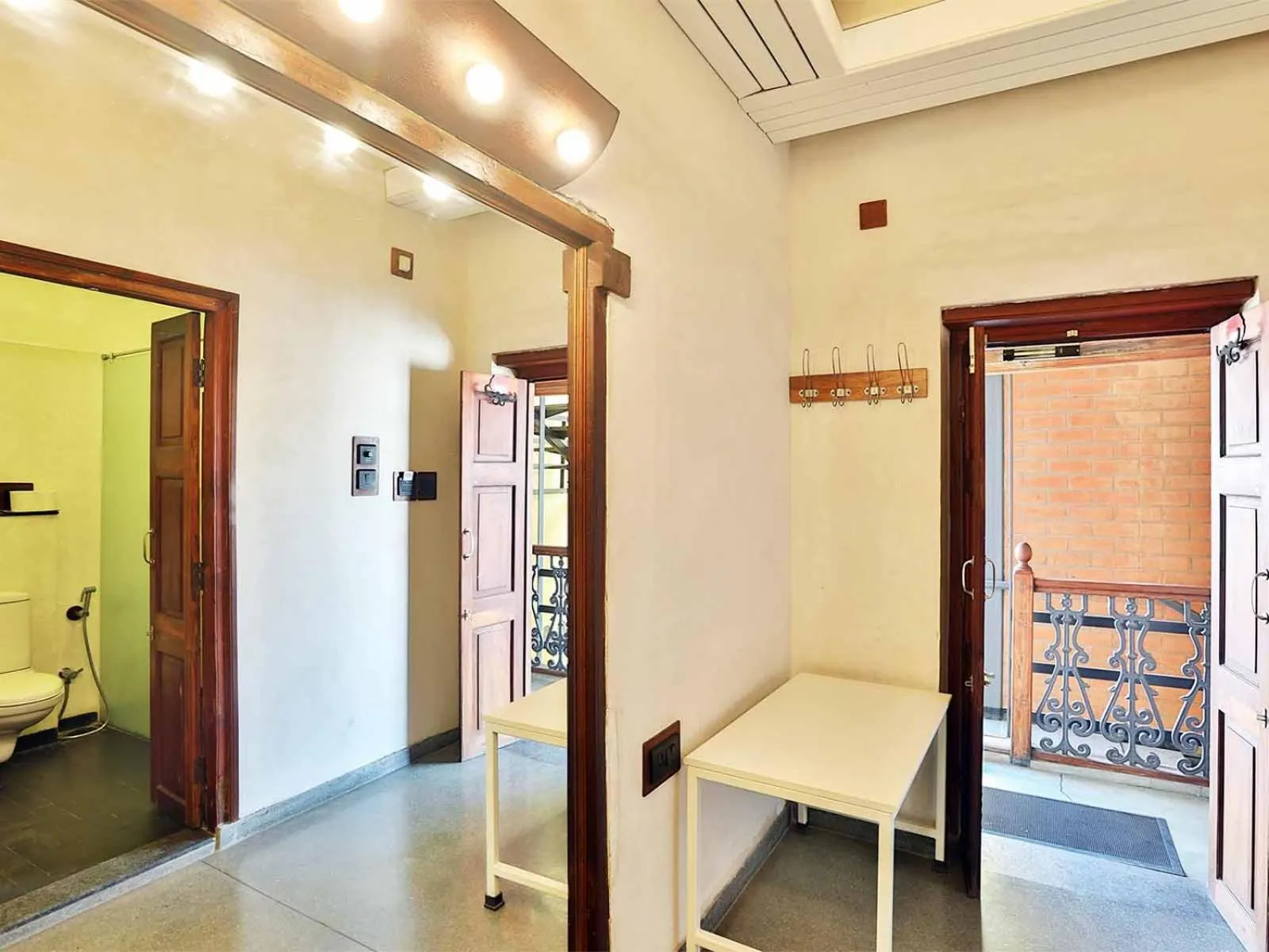 Living room in Mangaldas Ni Haveli II by The House of MG