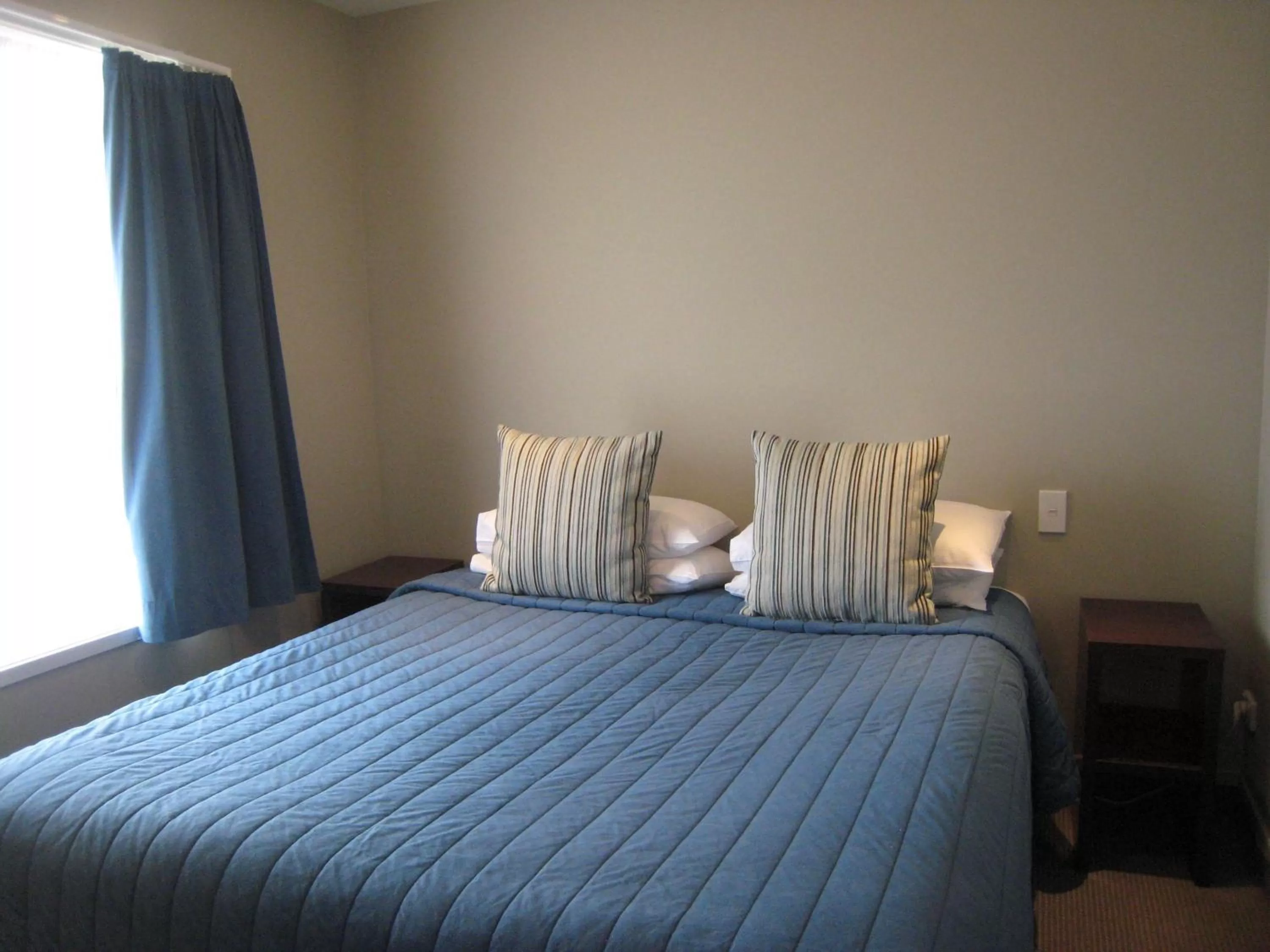 Bedroom, Bed in Buller Court on Palmerston