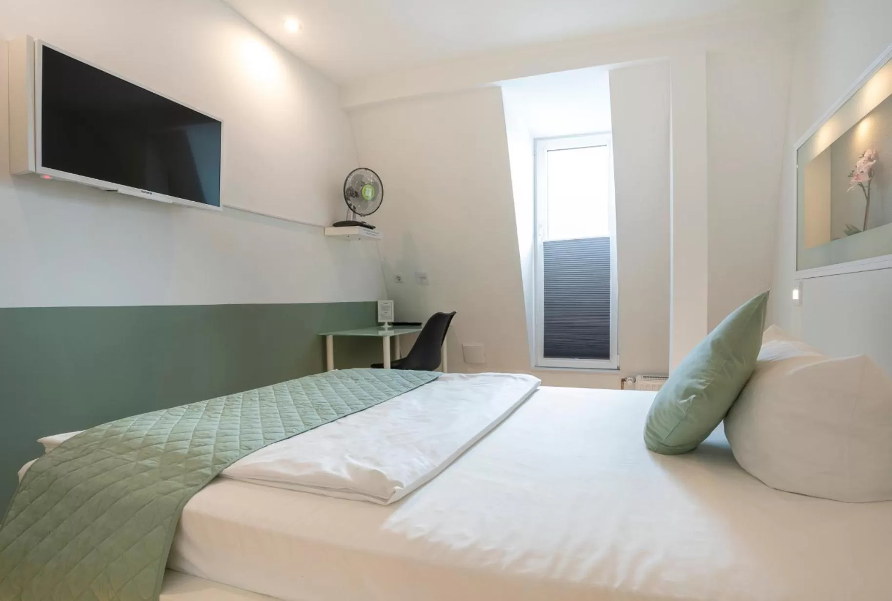 Photo of the whole room, Bed in bedpark Stellingen