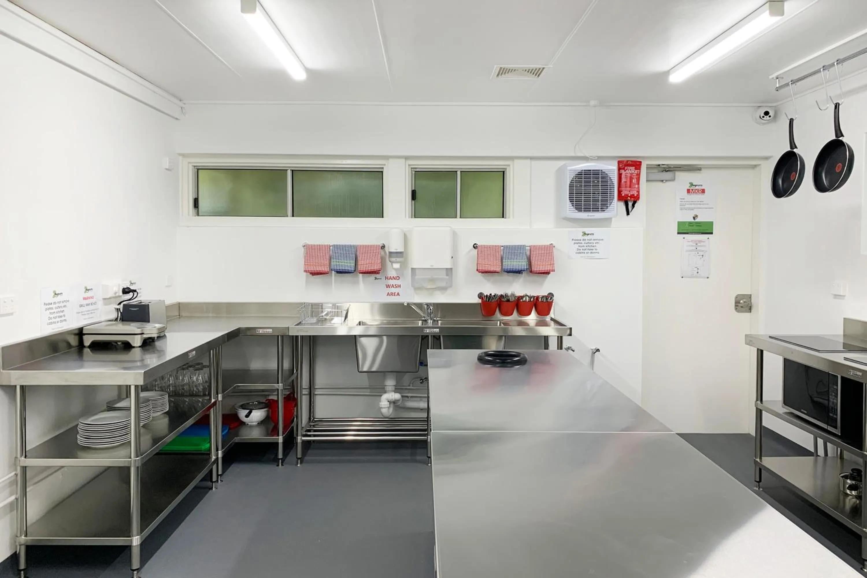 Kitchen or kitchenette in Airlie Beach Magnums - Adults Only