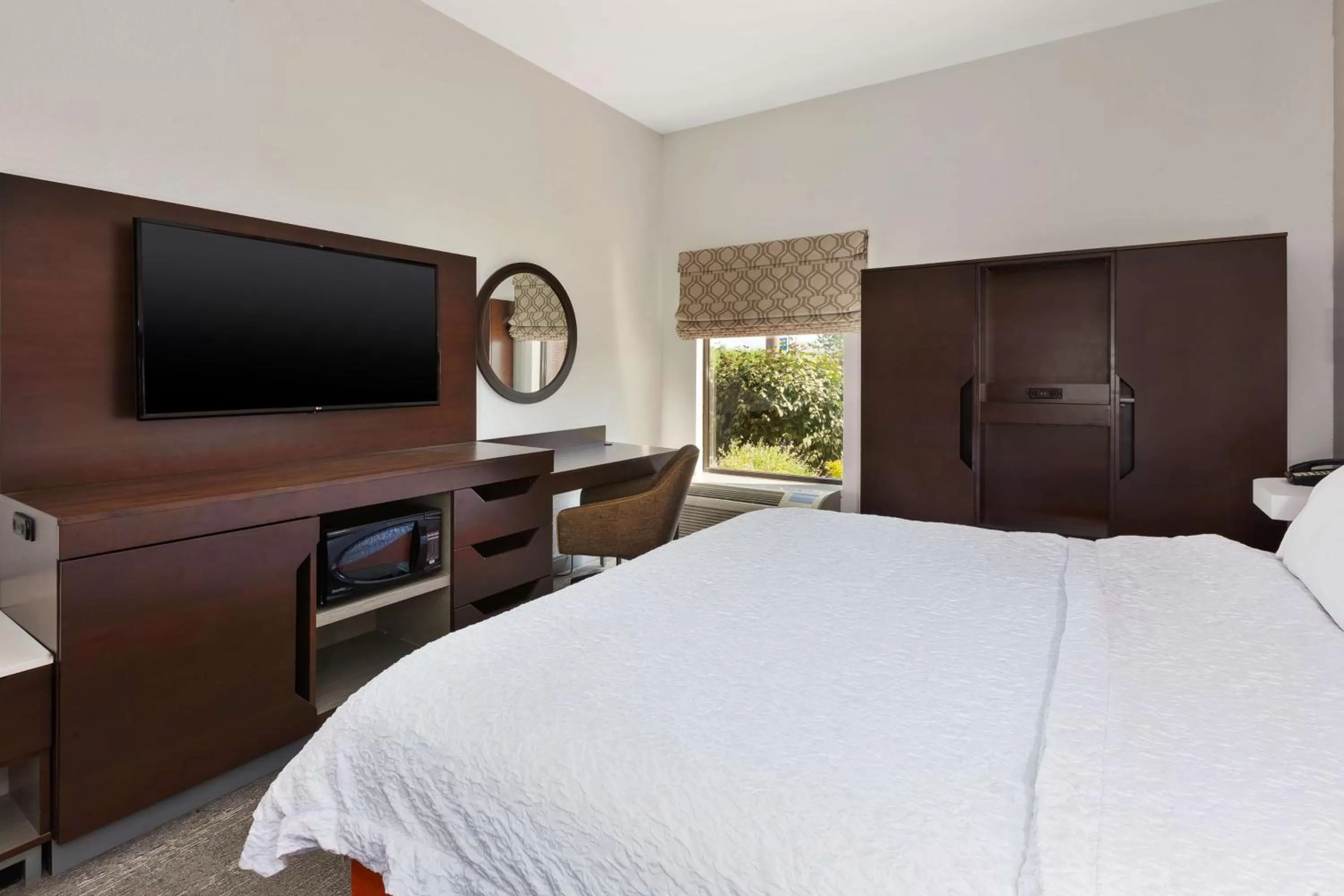 Bedroom, Bed in Hampton Inn Columbus/Delaware I-71 North