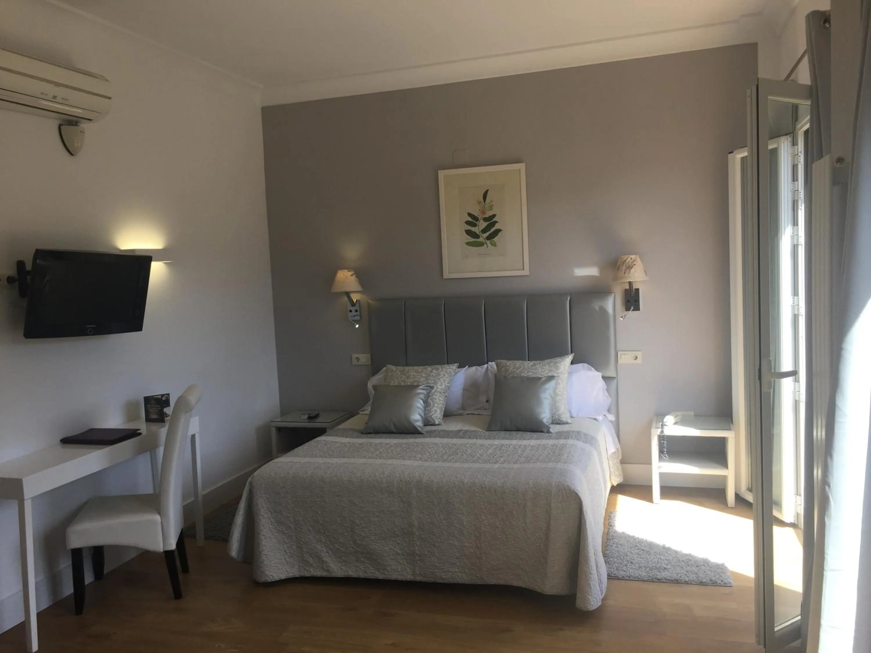 Bedroom, Bed in Hotel Leonor de Aquitania