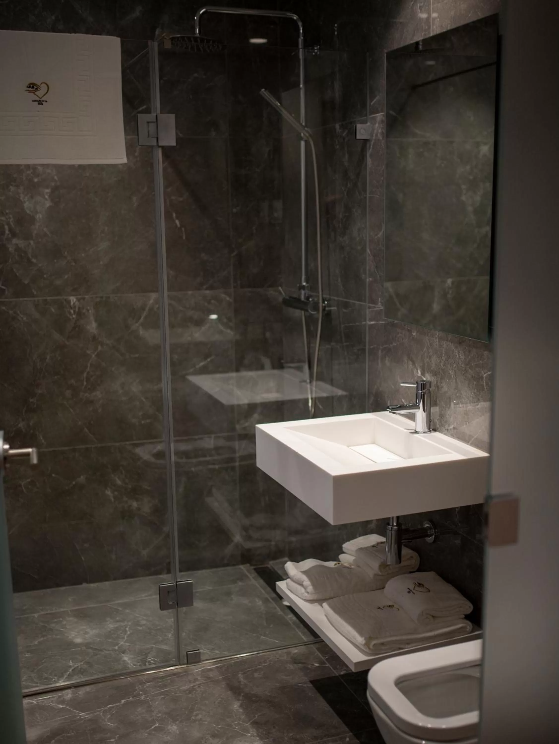 Shower in Coração do Tua Hotel