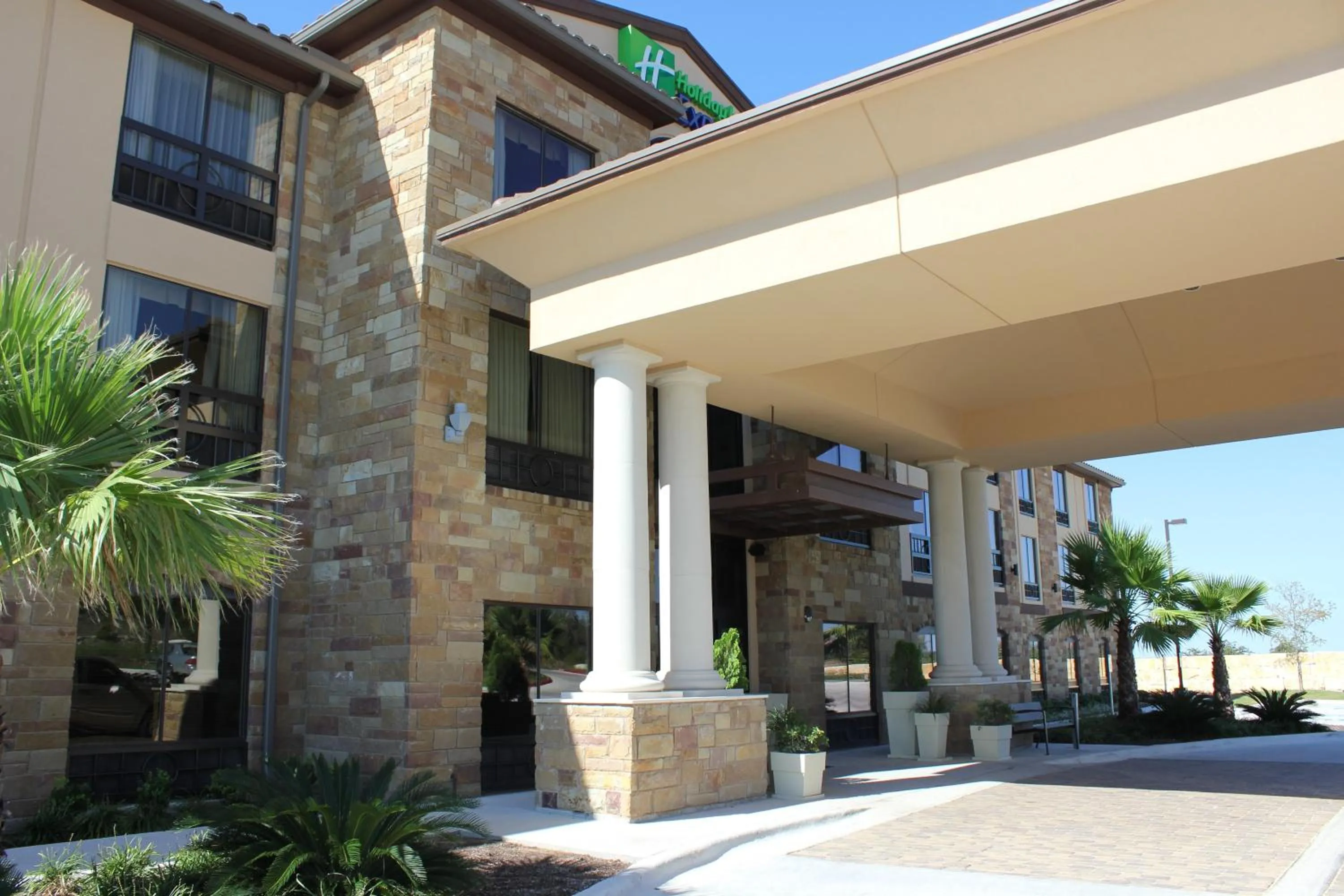 Property building in Holiday Inn Express & Suites Austin NW – Lakeway by IHG