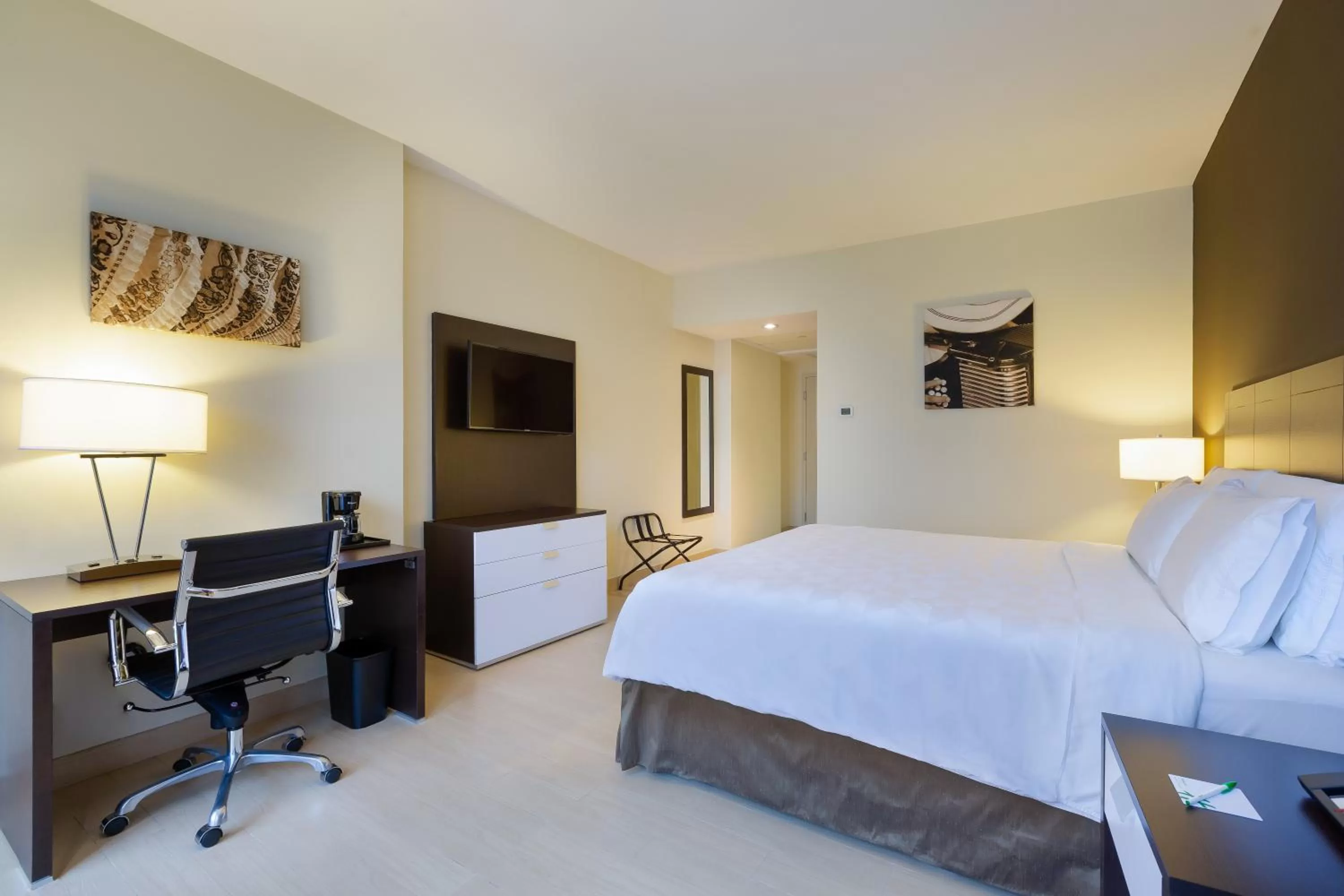 Photo of the whole room, Bed in Holiday Inn Panama Distrito Financiero by IHG