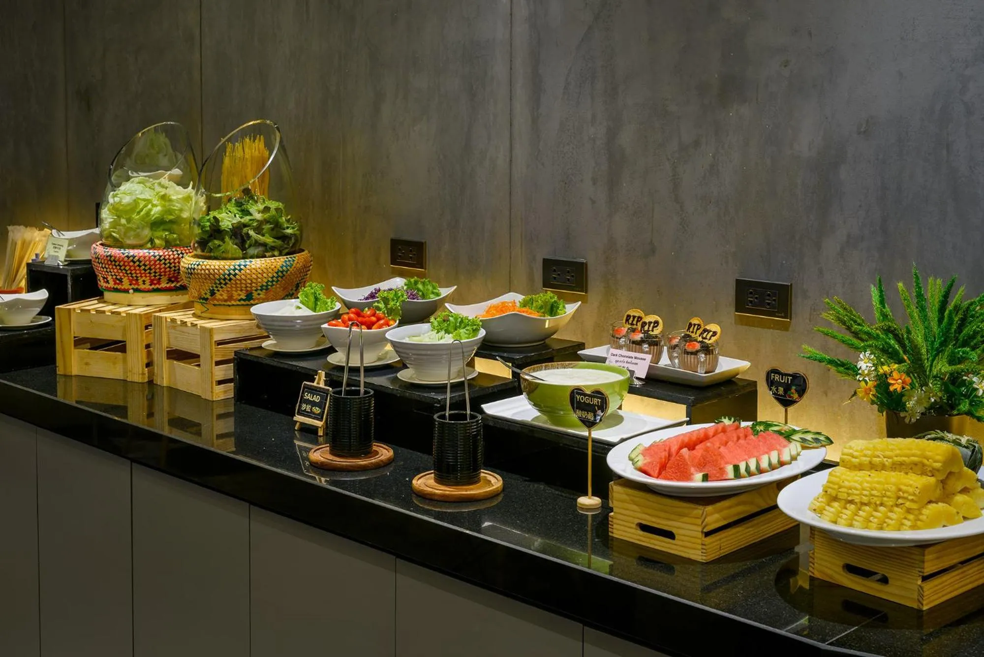 Food and drinks in VELA be Bangkok Ratchathewi