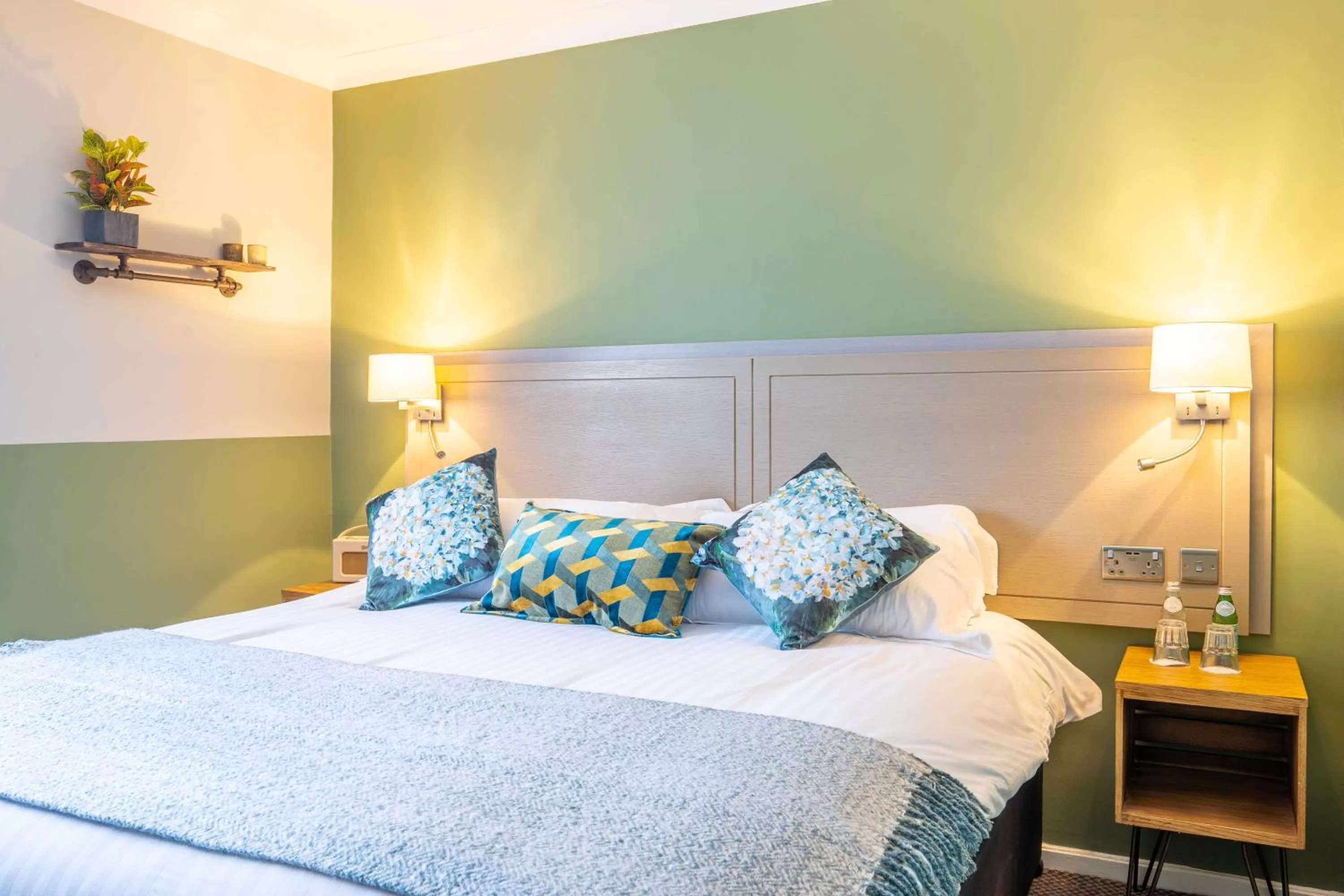 Bedroom, Bed in Hartford Hall on School Lane