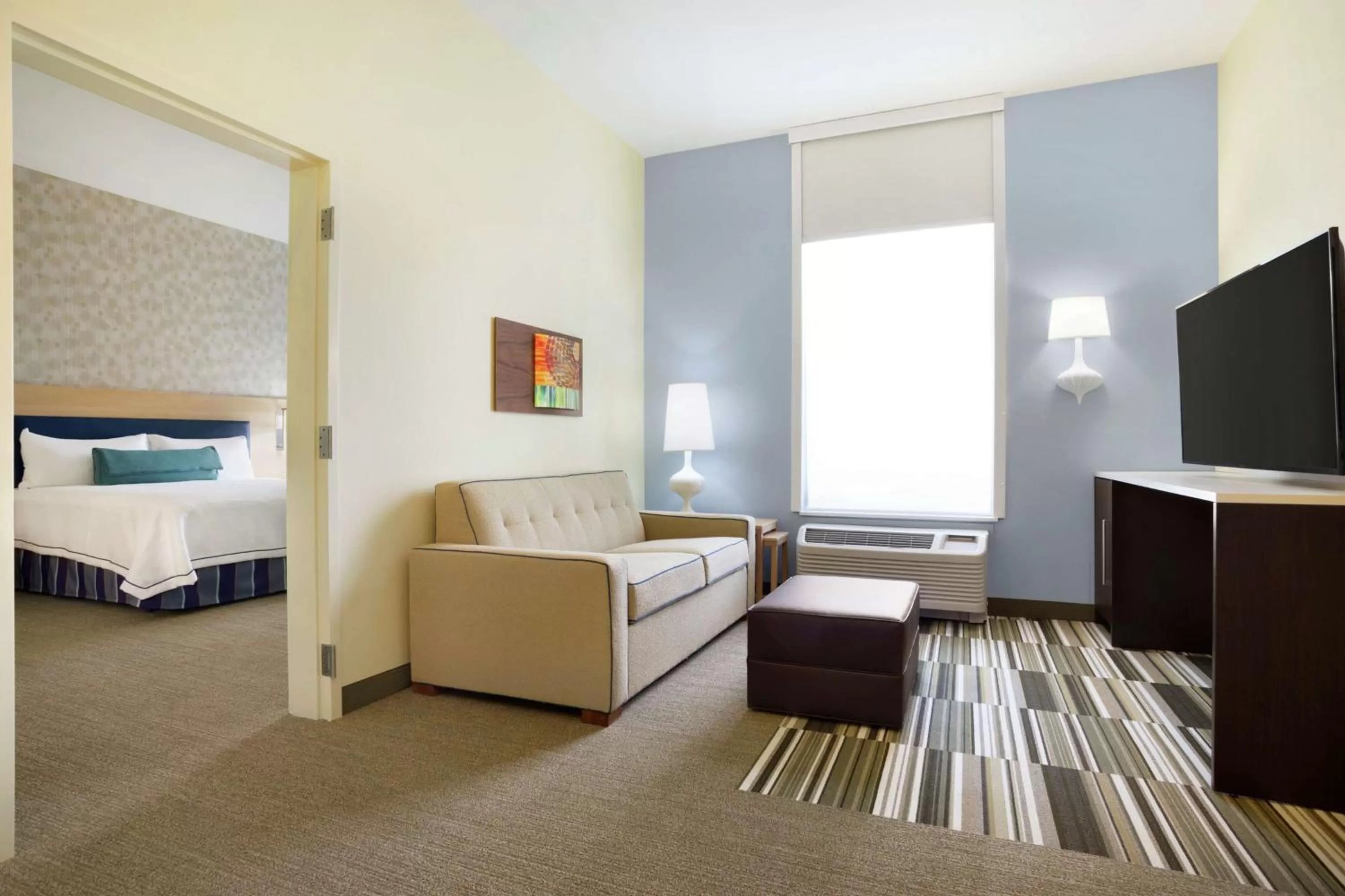 Bedroom, Bed in Home2 Suites By Hilton McAllen