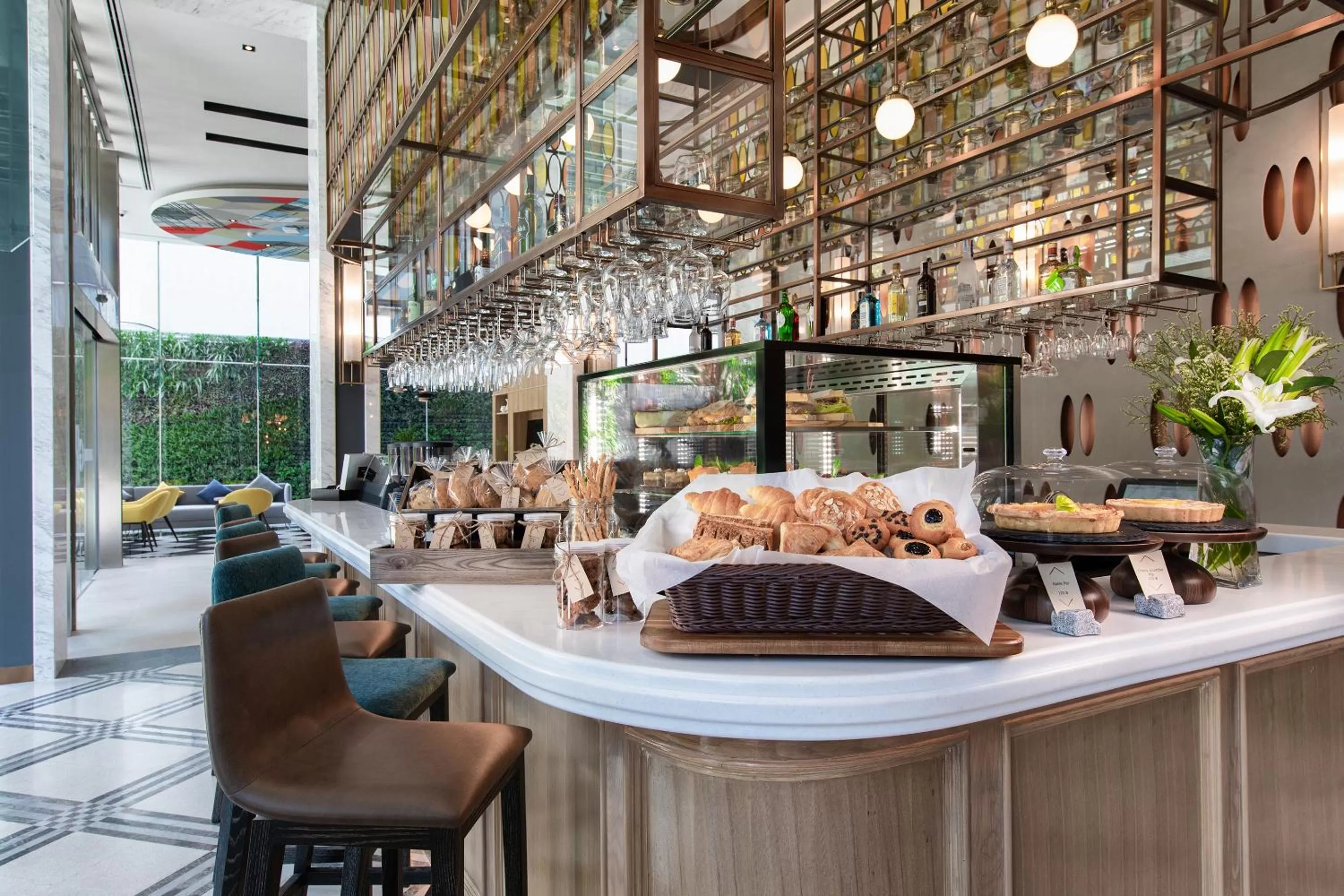 Lounge or bar in Mercure Bangkok Sukhumvit 24