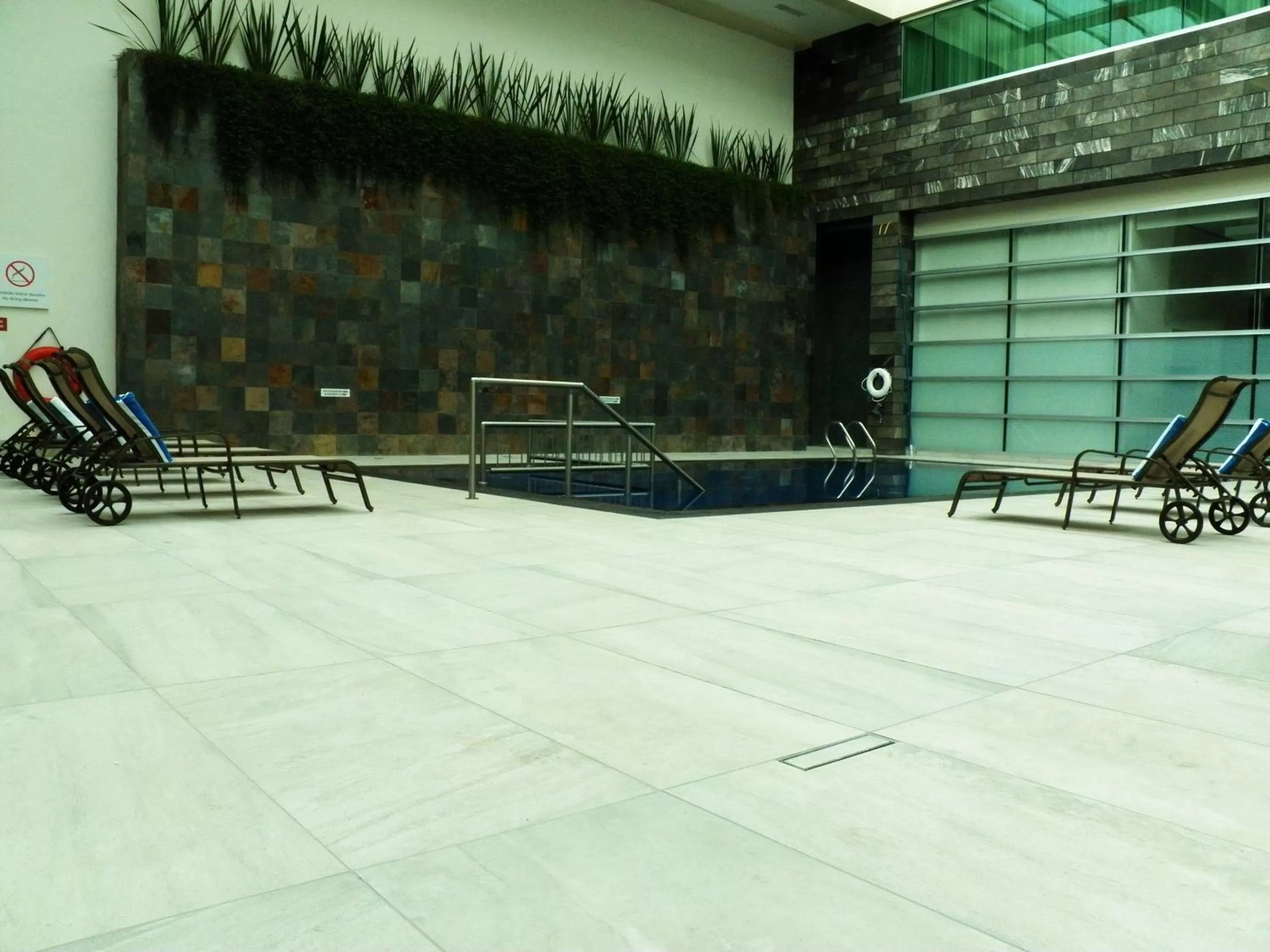 Swimming pool in Holiday Inn & Suites Plaza Mayor by IHG