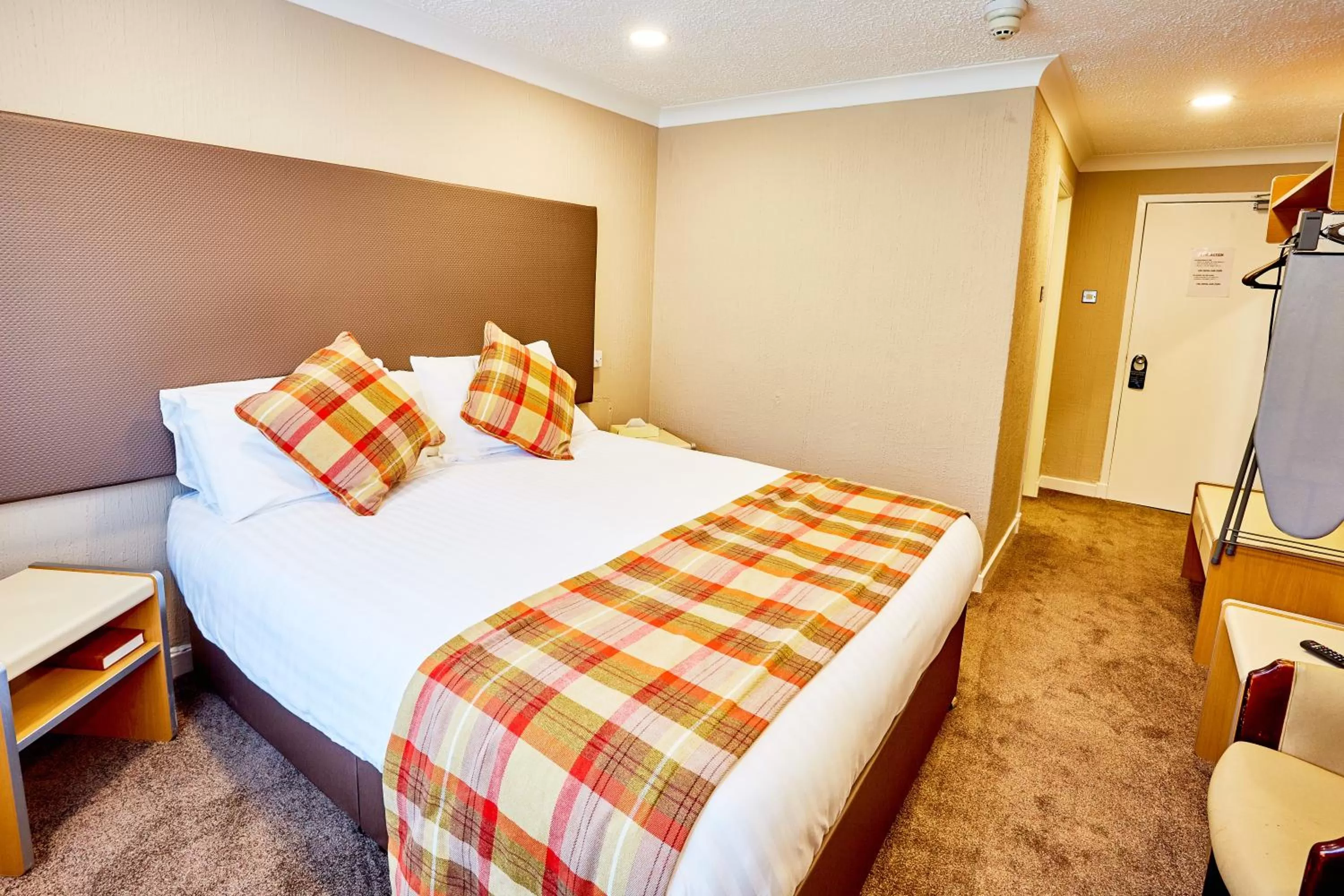 Bedroom, Bed in Abbotsford Hotel