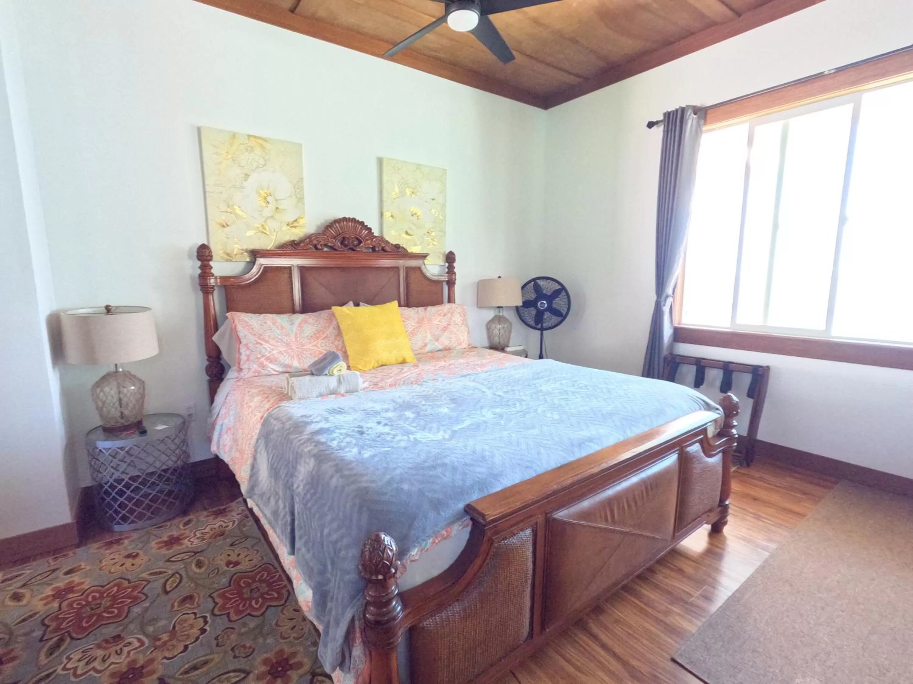 Bedroom, Bed in Hilo Bay Oceanfront Bed and Breakfast