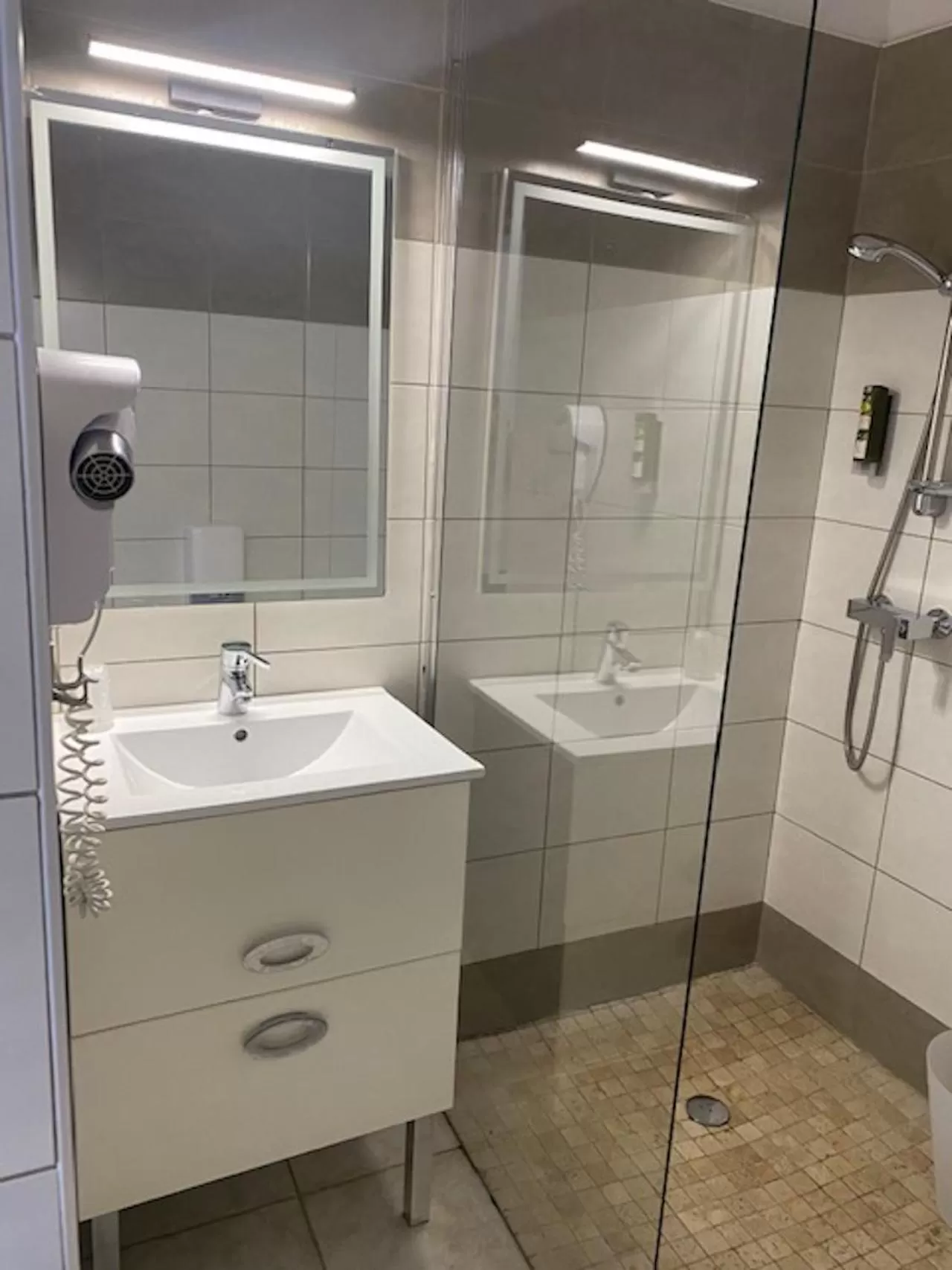 LOGIS Hôtel Restaurant La Chaumière