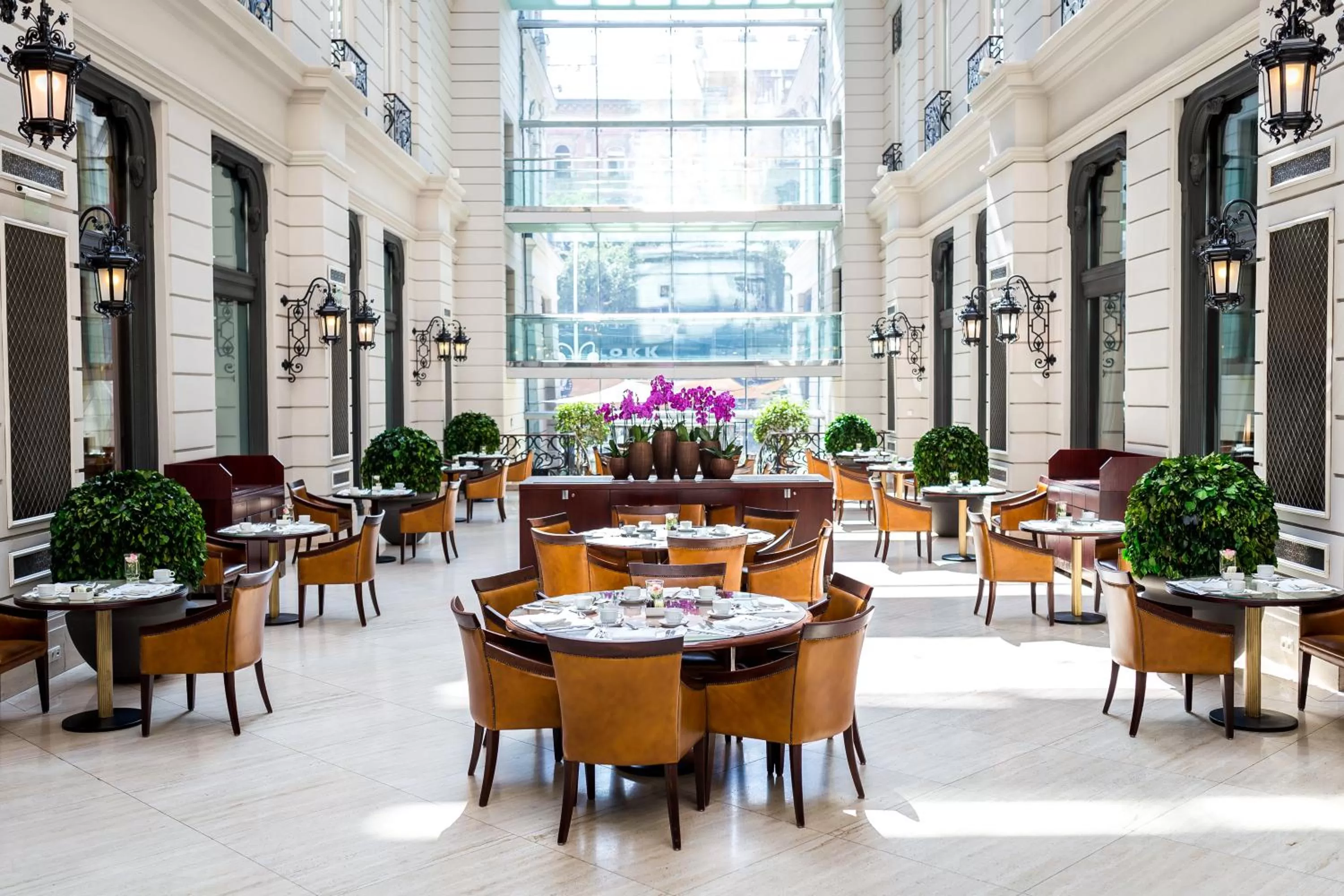 Restaurant/places to eat in Corinthia Budapest