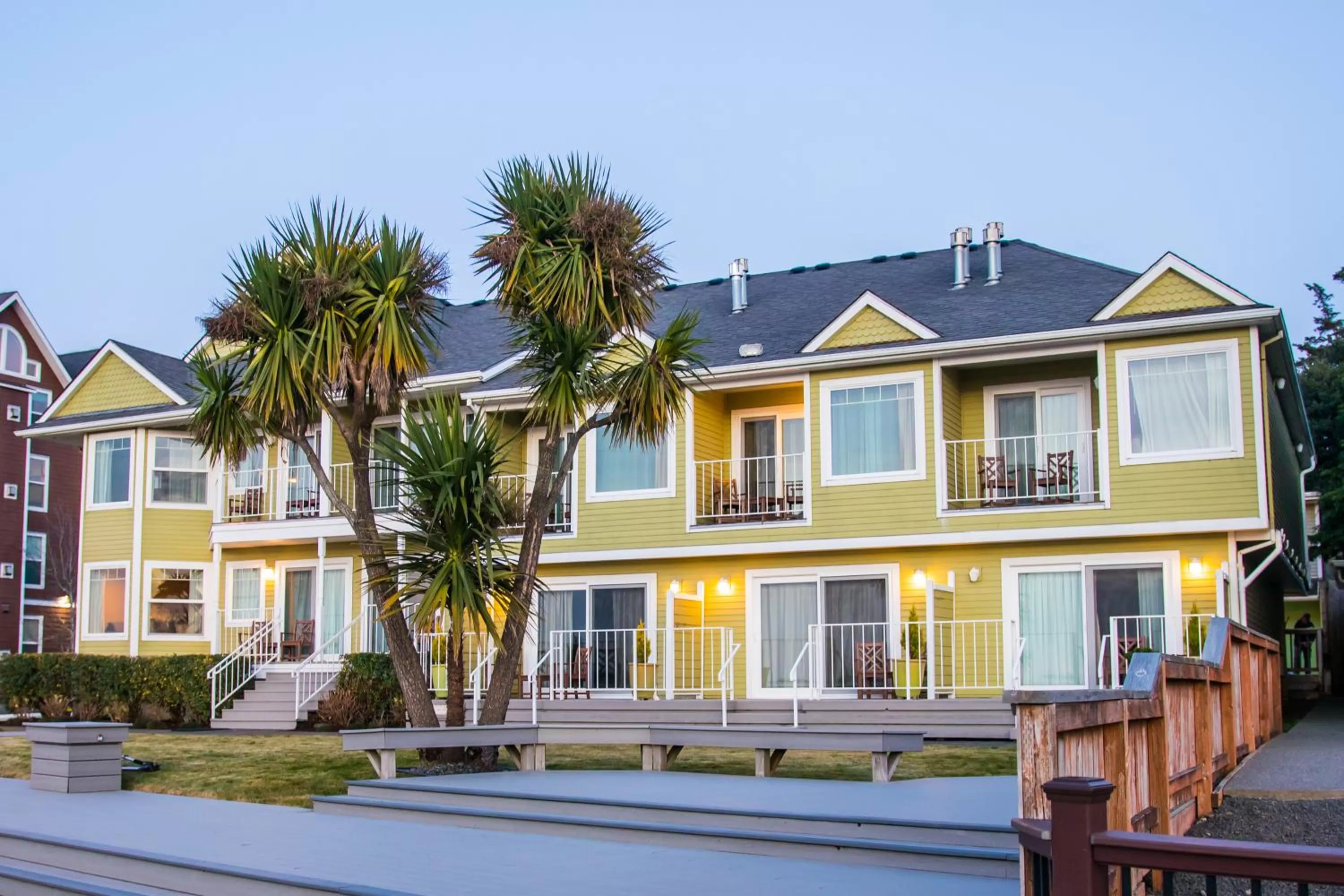 Property building in Inn of the Four Winds Seaside Oceanfront