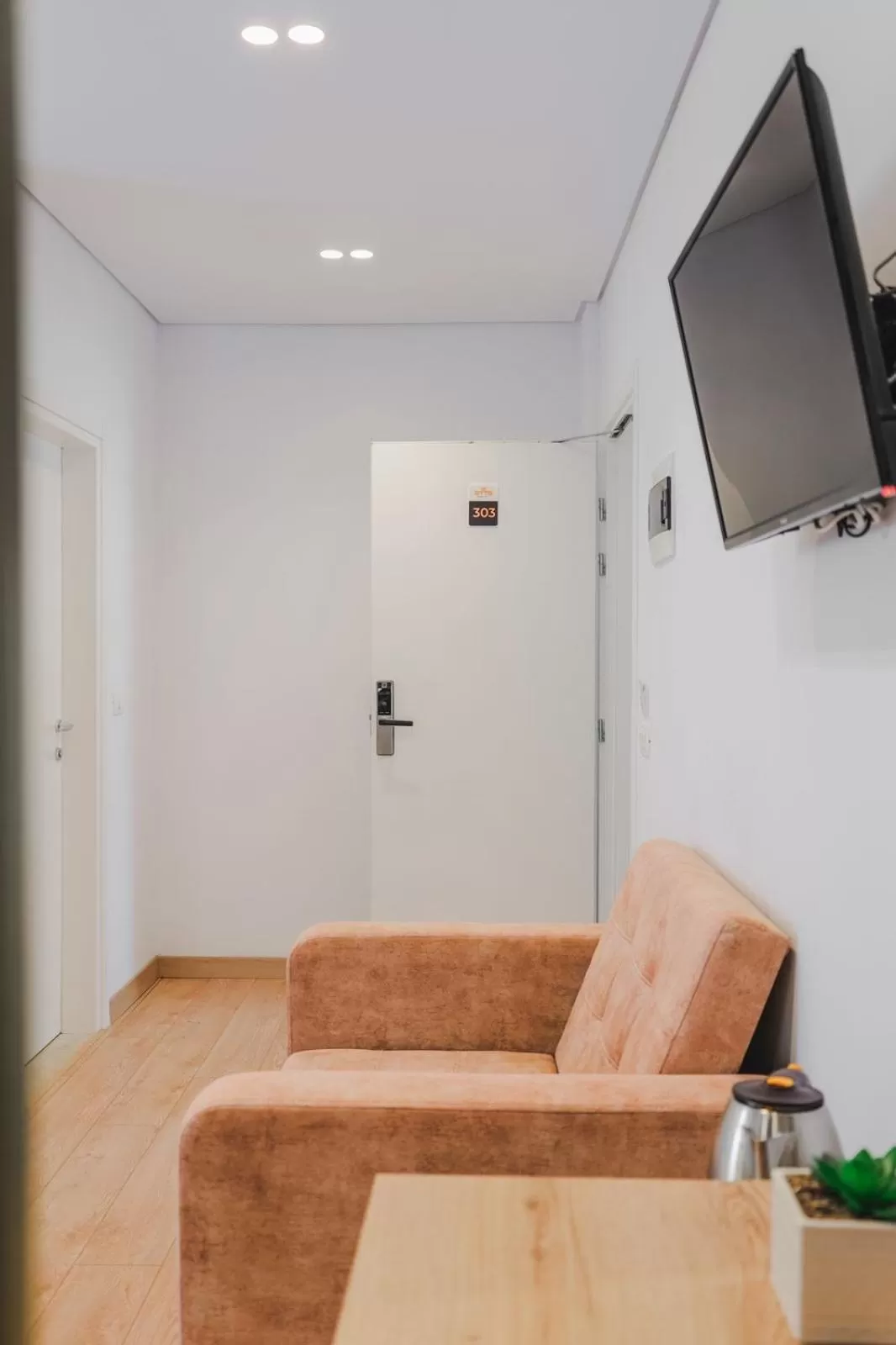 Communal lounge/ TV room in Otto Hotel