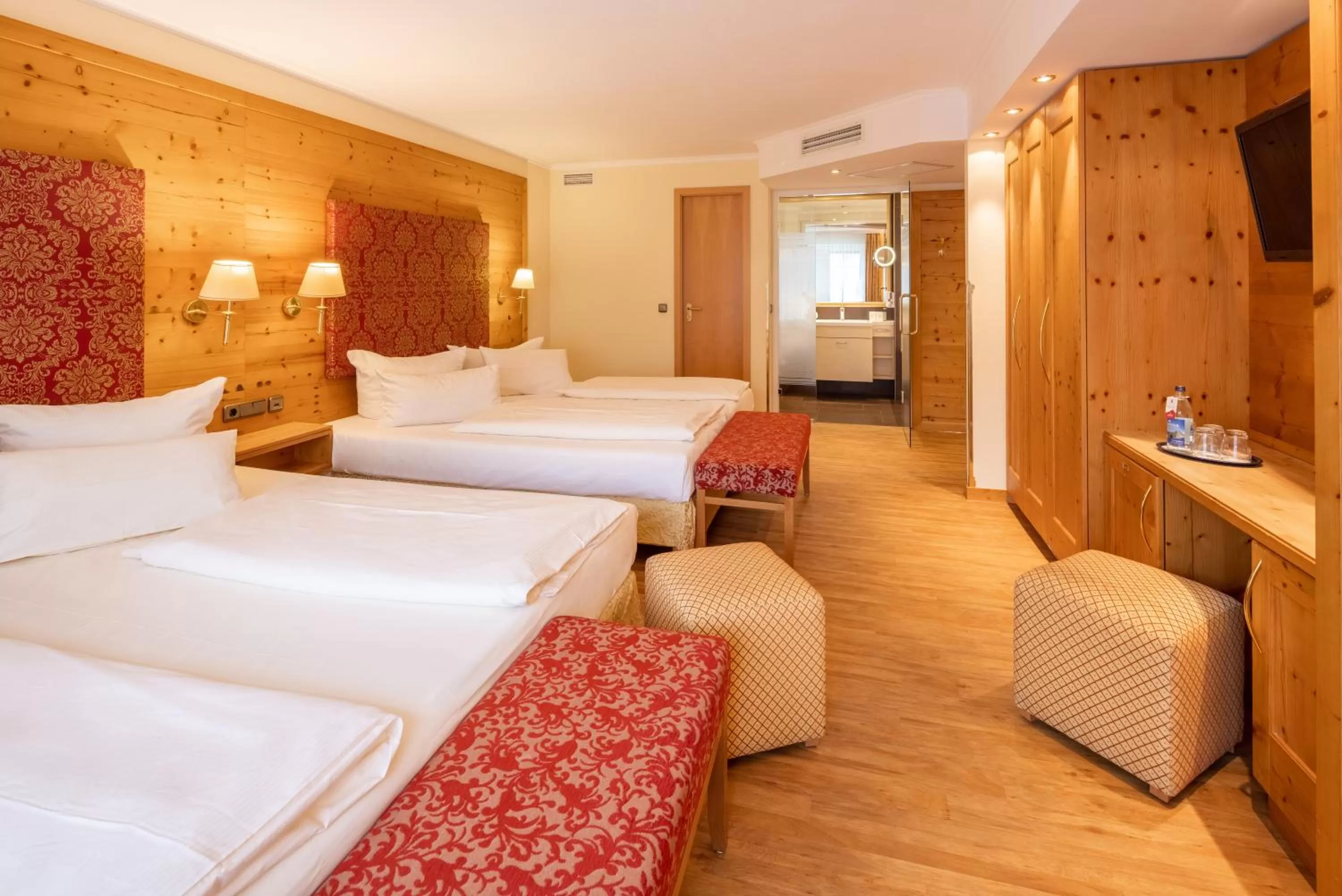 Photo of the whole room, Bed in Hotel Schlosskrone