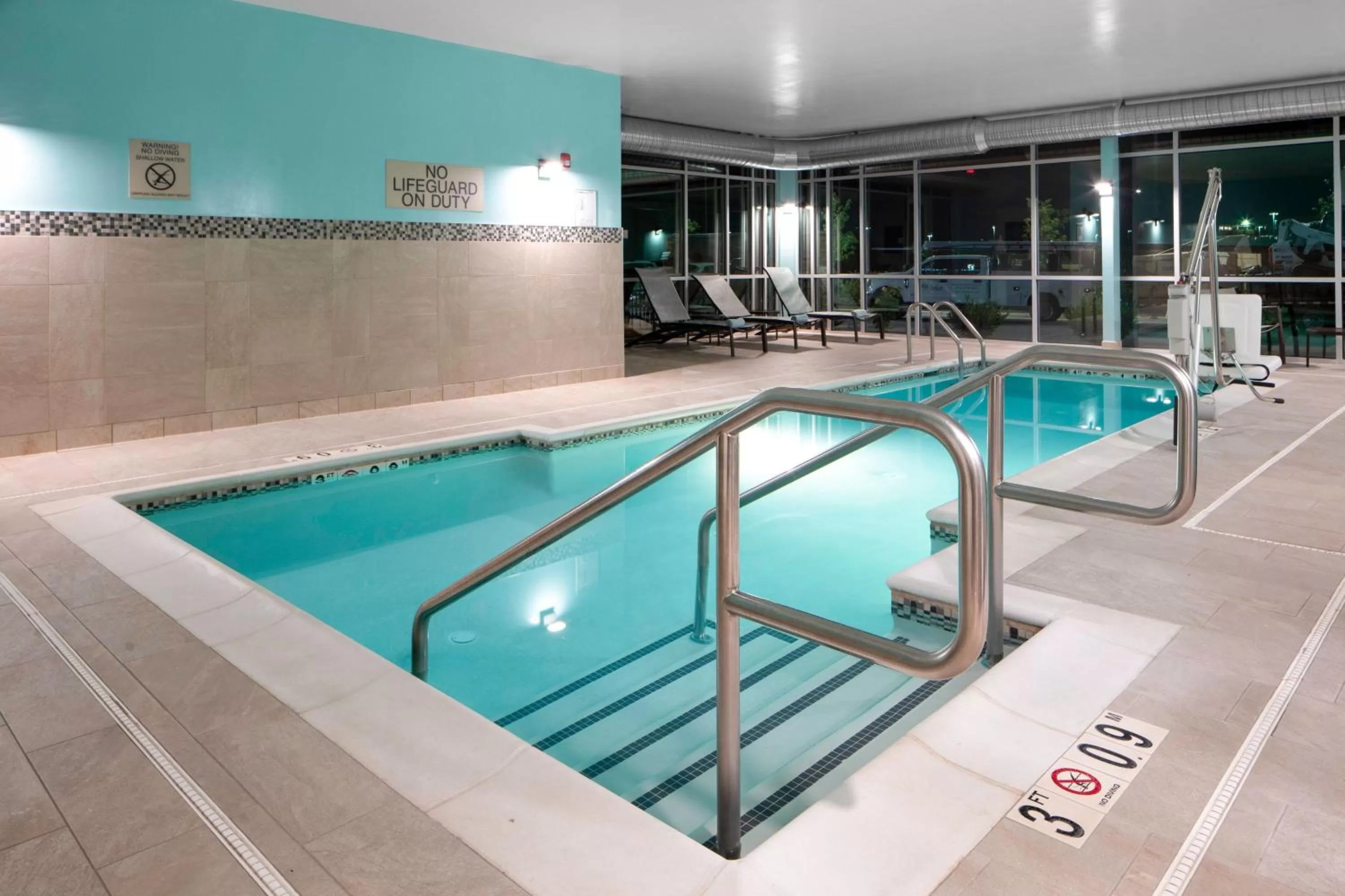 Swimming pool in SpringHill Suites Winchester