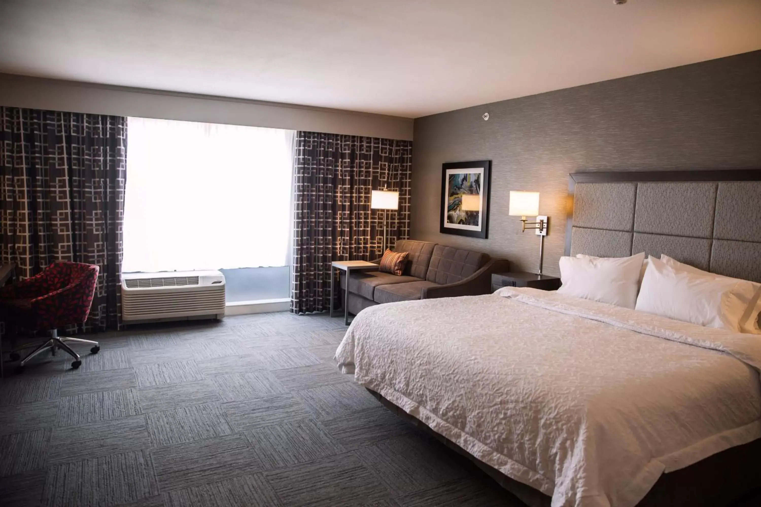 King Room with Sofa Bed - Hearing Accessible/Non-Smoking in Hampton Inn-Pontiac King Room with Sofa Bed - Hearing Accessible/Non-Smoking in Hampton Inn-Pontiac