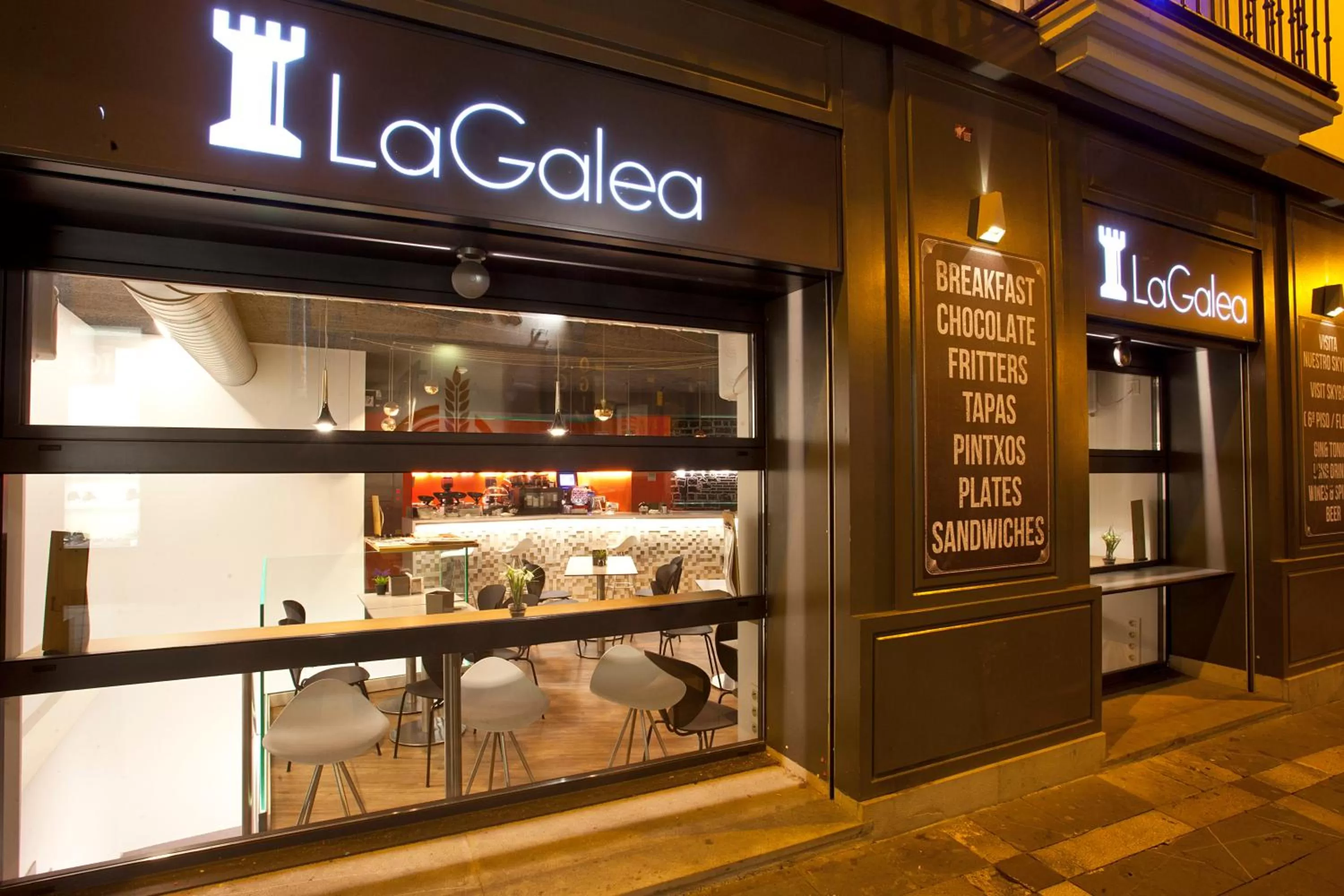 On-site shops in Hotel Pompaelo Plaza del Ayuntamiento & Spa