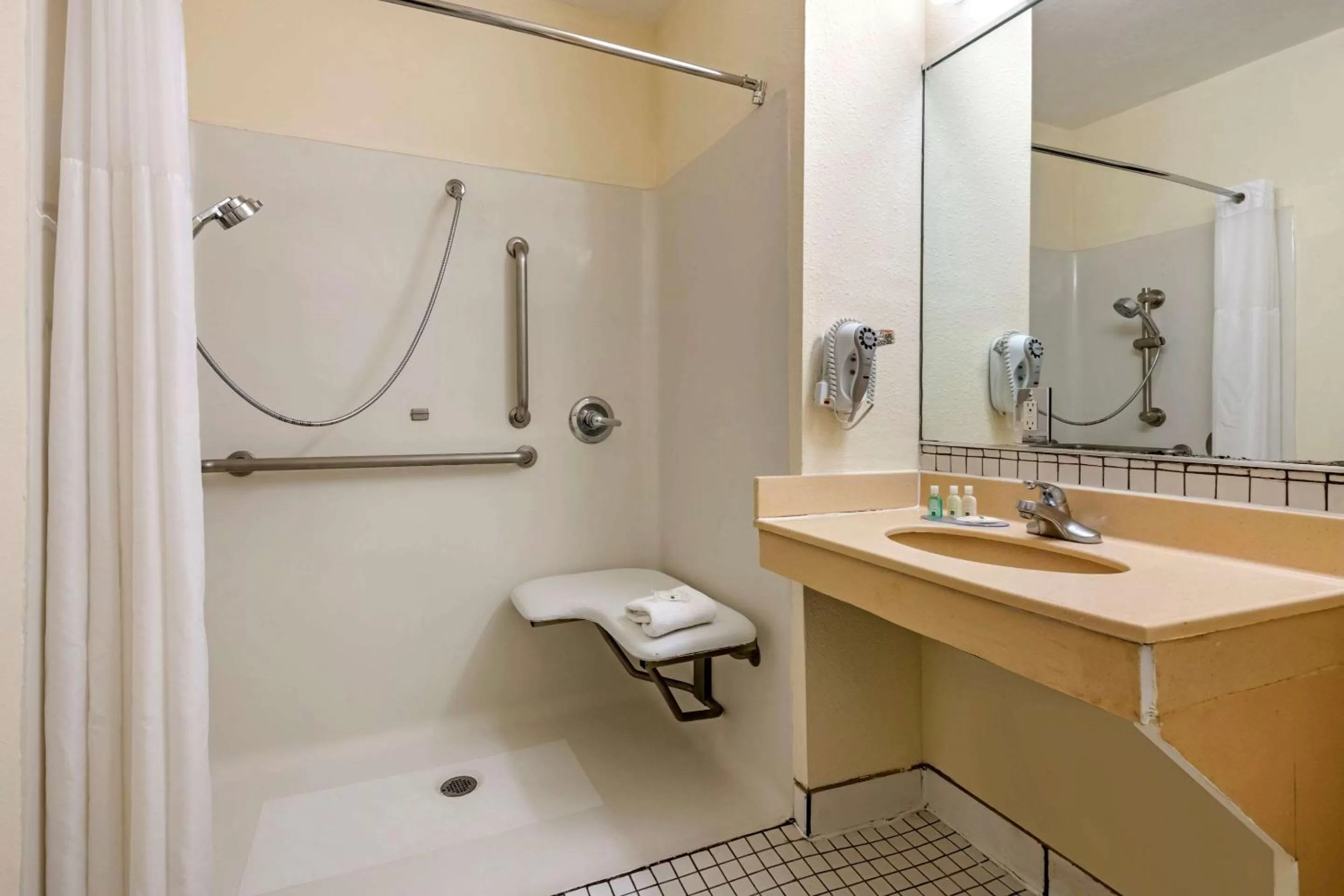 Bathroom in Quality Inn Zephyrhills-Dade City