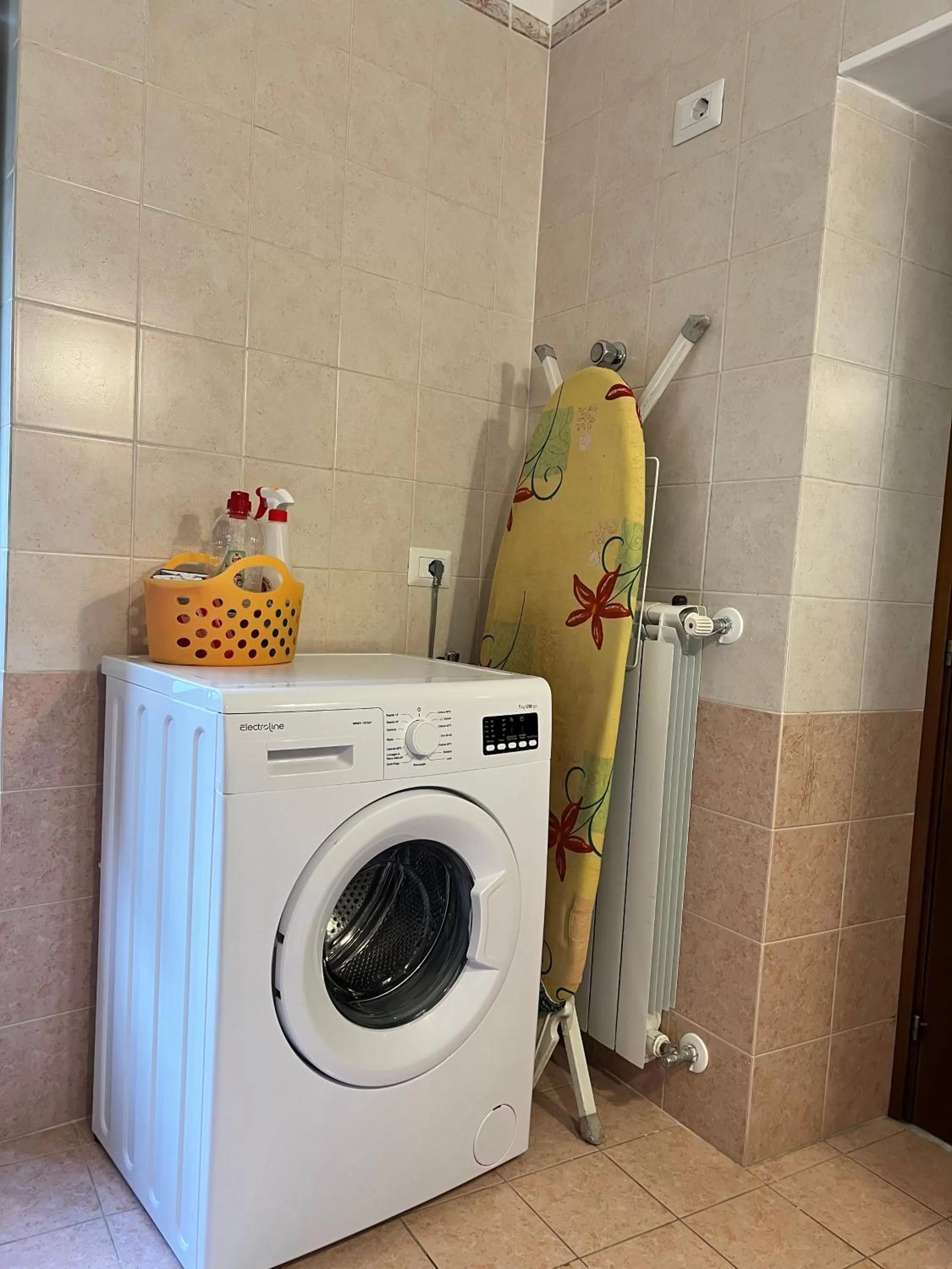 washing machine in B&B Casa Caracciolo