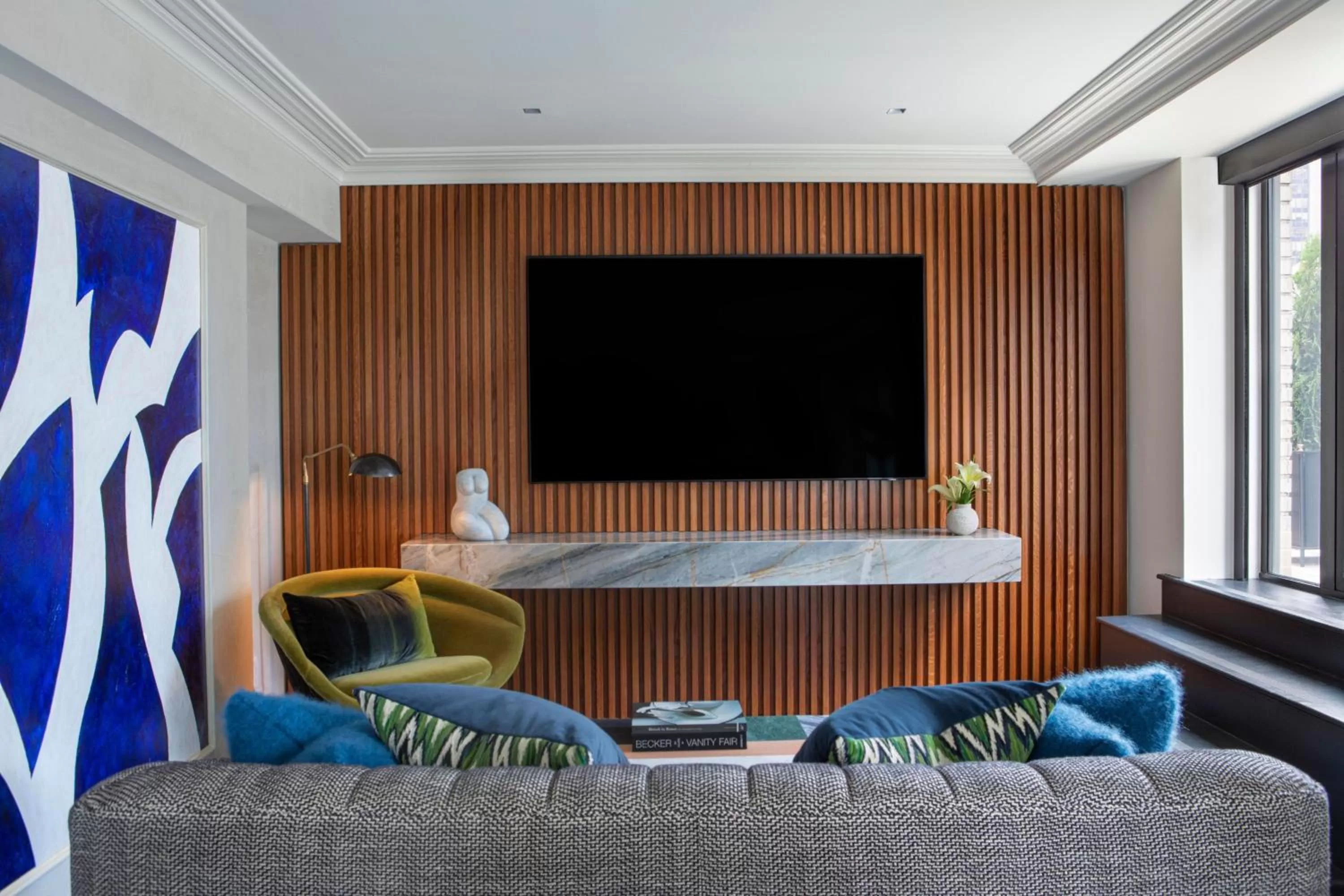 Photo of the whole room in JW Marriott Essex House New York