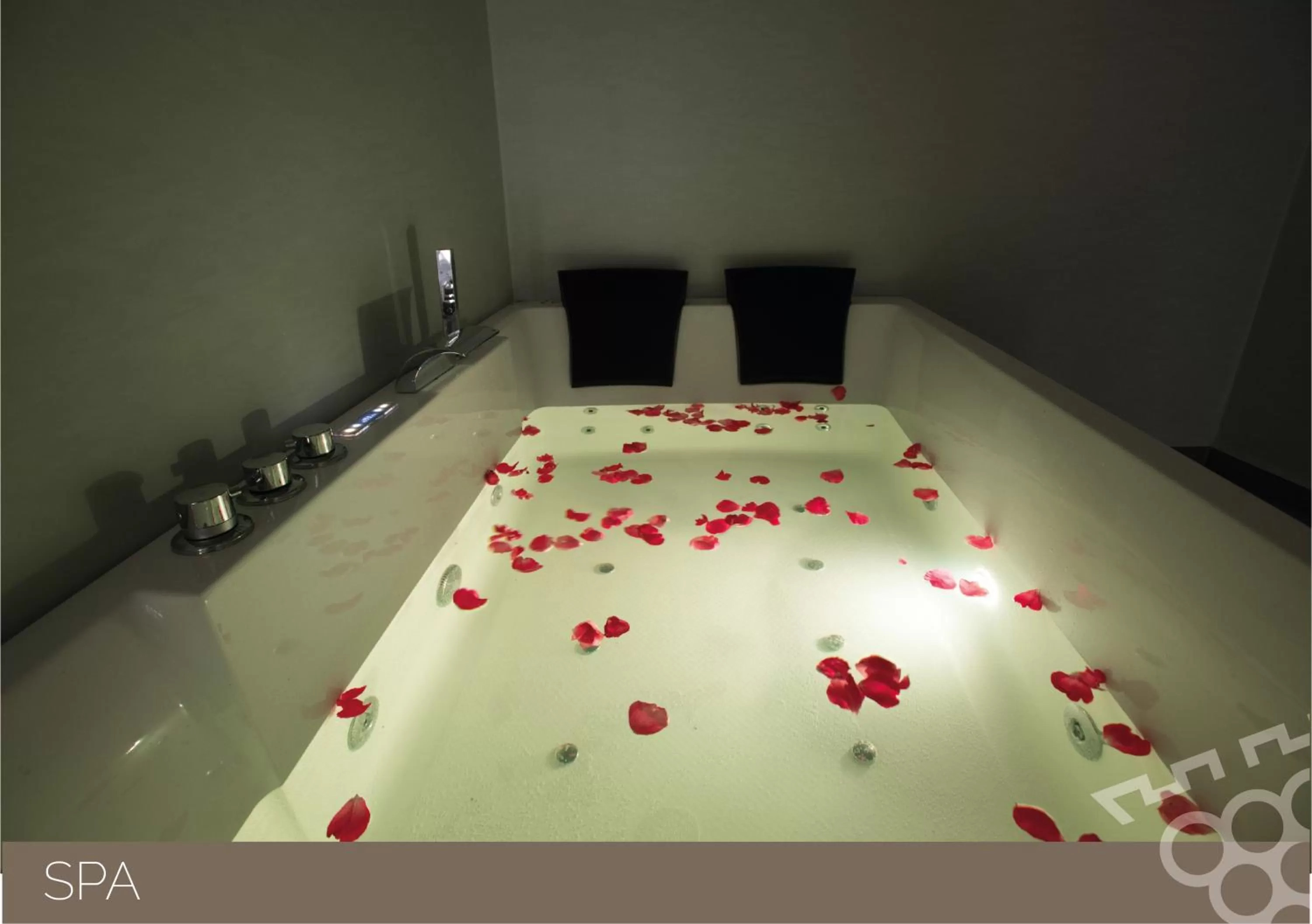 Massage, Bed in Douro Castelo Signature Hotel & Spa