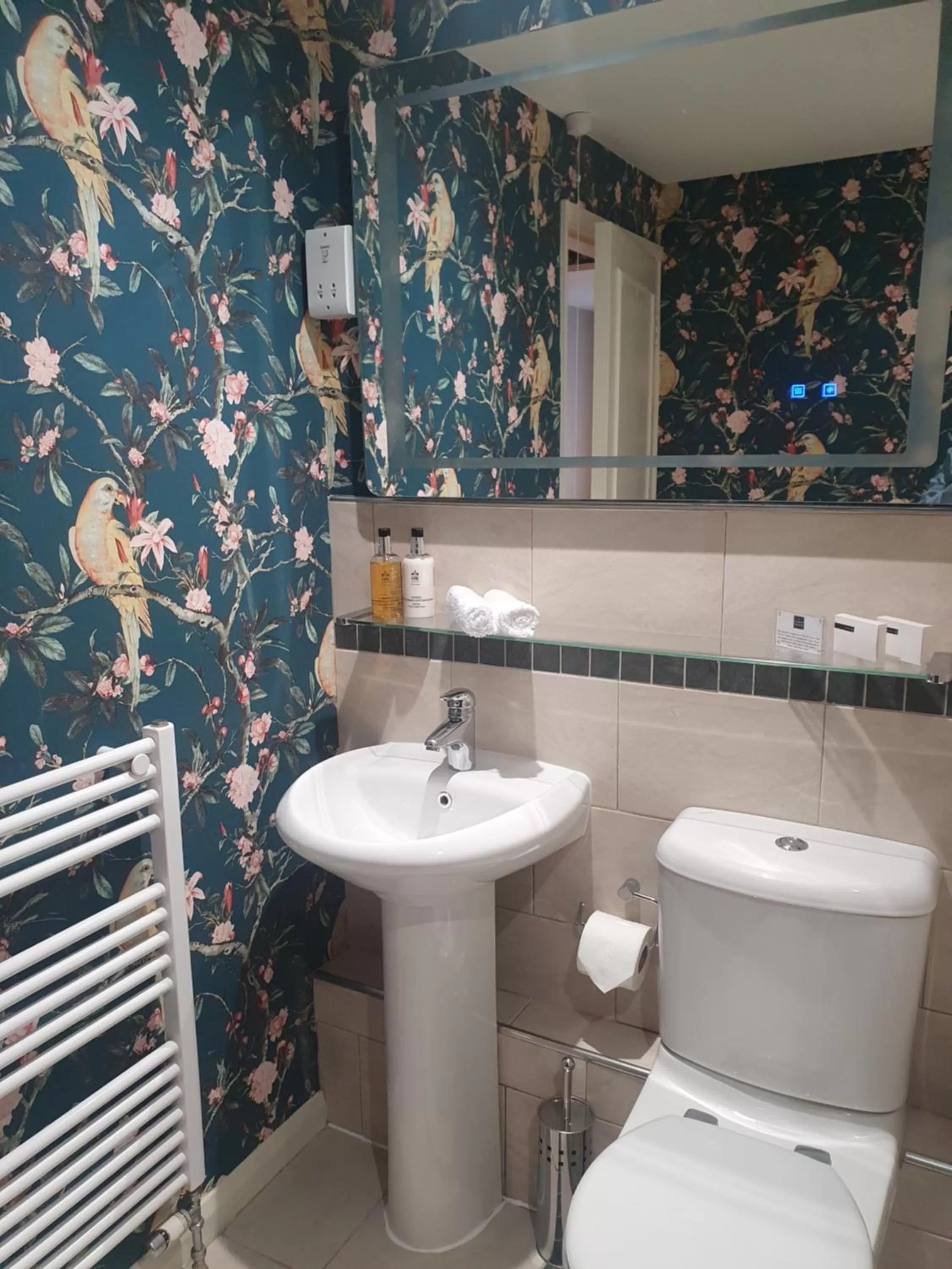 Bathroom in The General Tarleton