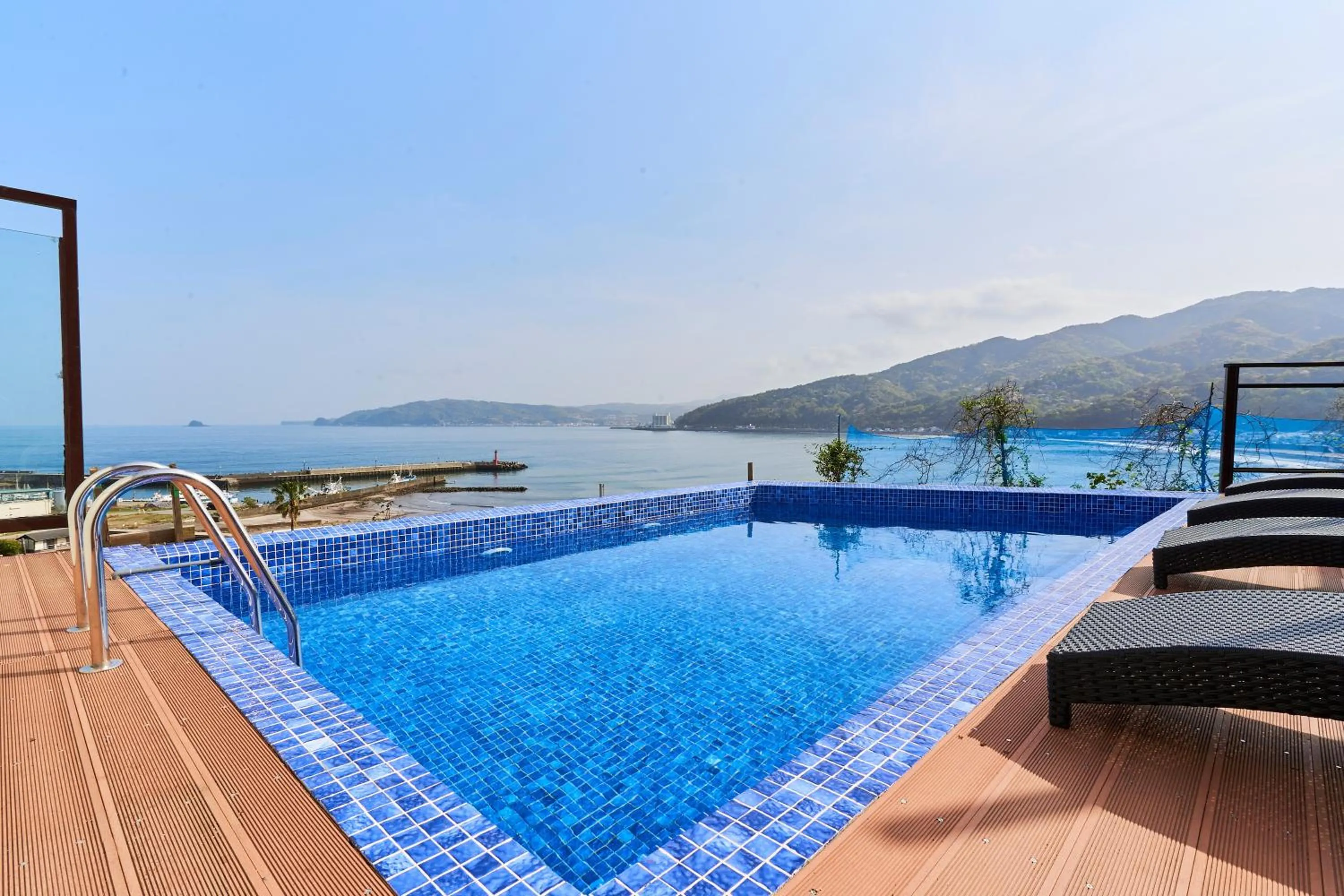 Swimming pool in HOTEL HIMALAYA SEA
