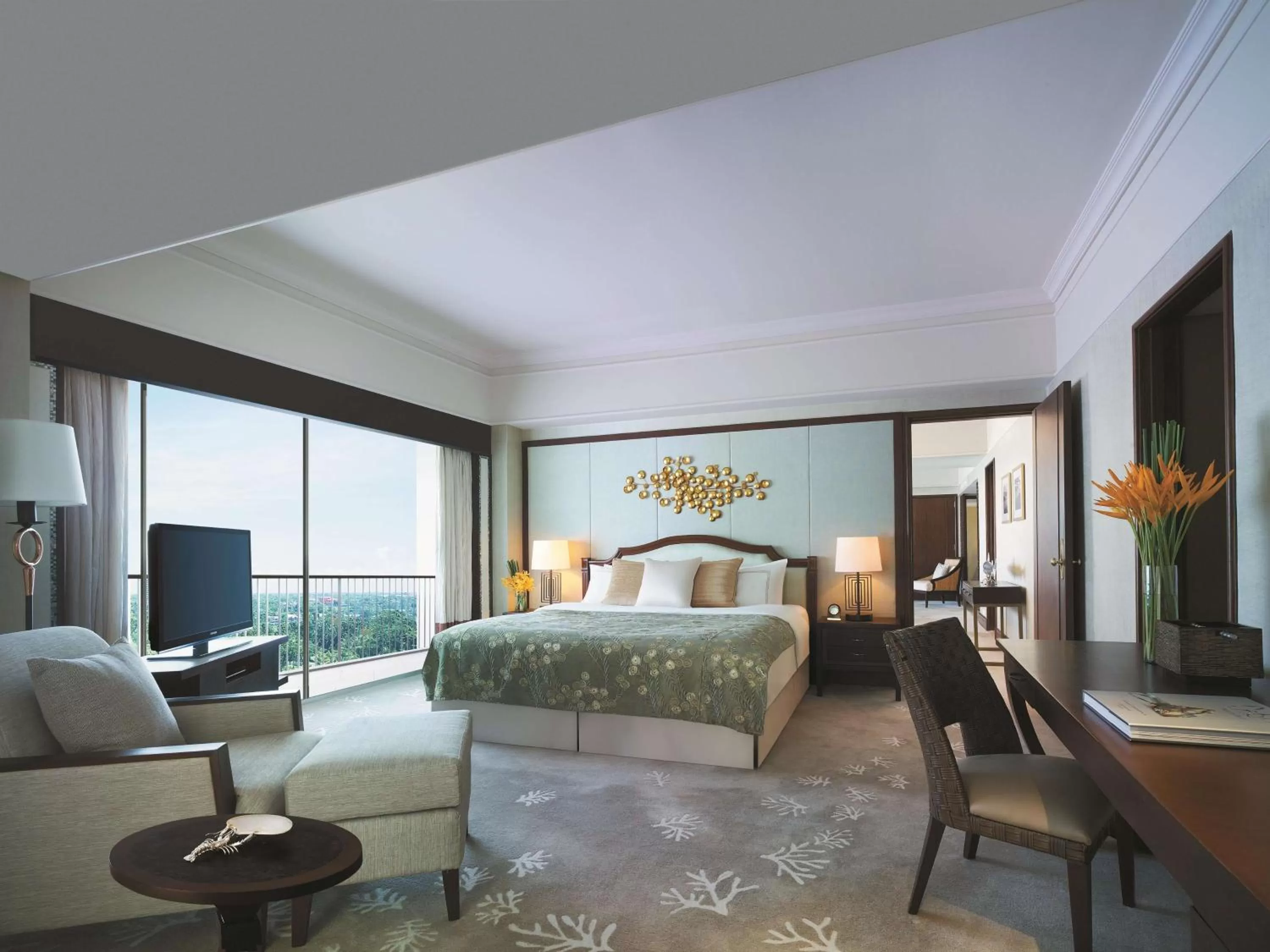 Photo of the whole room, Bed in Shangri-La Mactan, Cebu