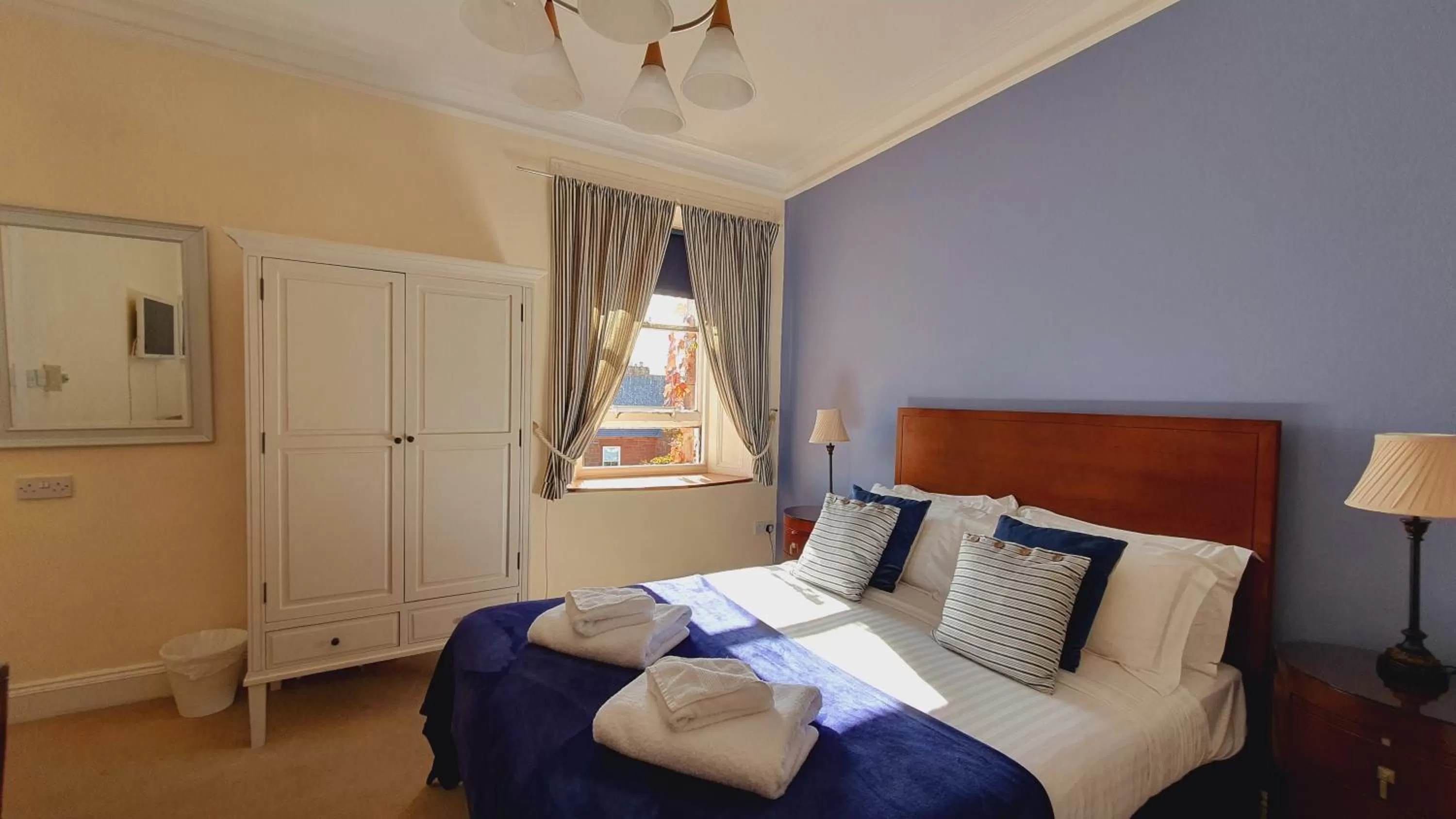 Bed in Bayswell Park Hotel