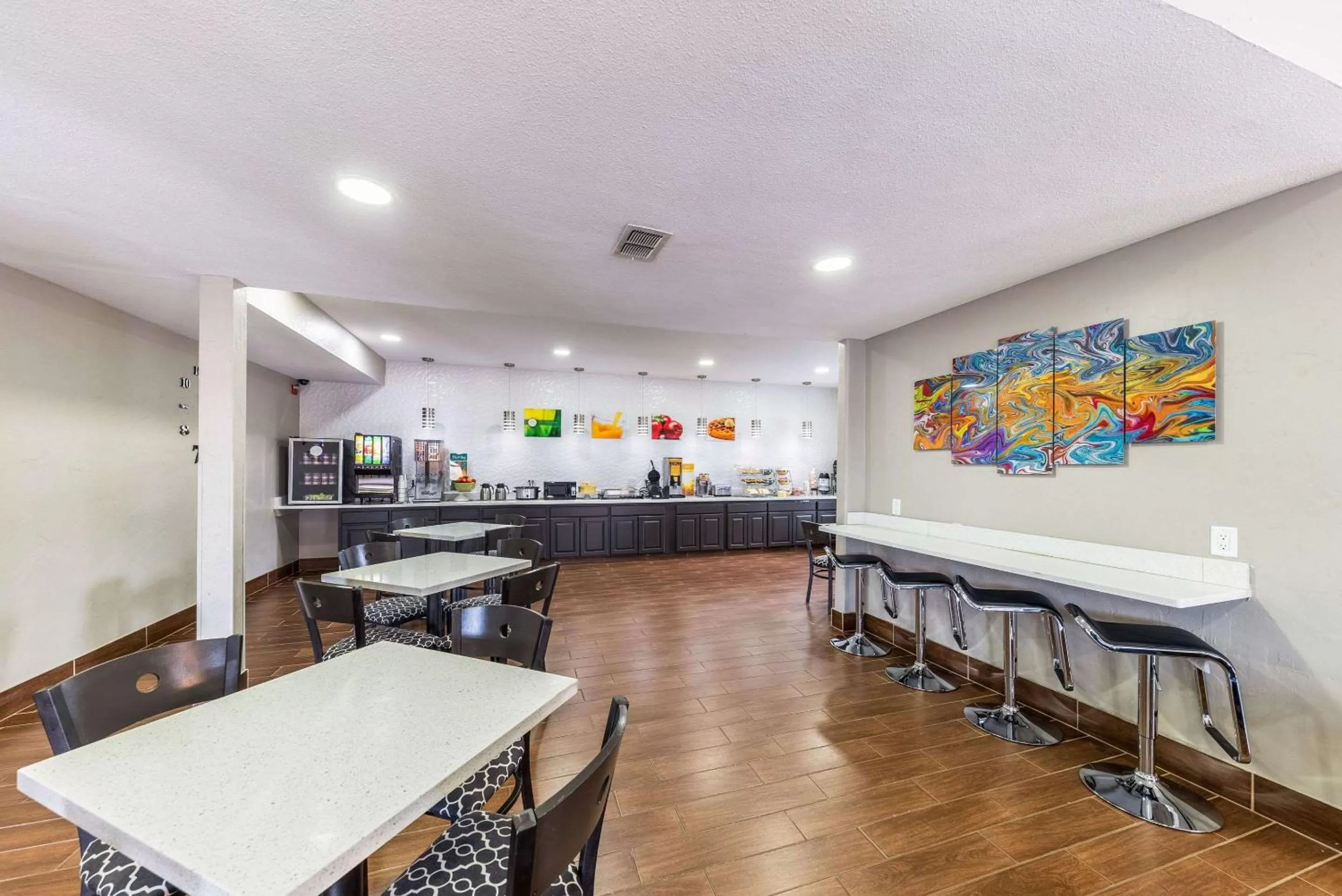 Restaurant/places to eat in Quality Inn & Suites Canton