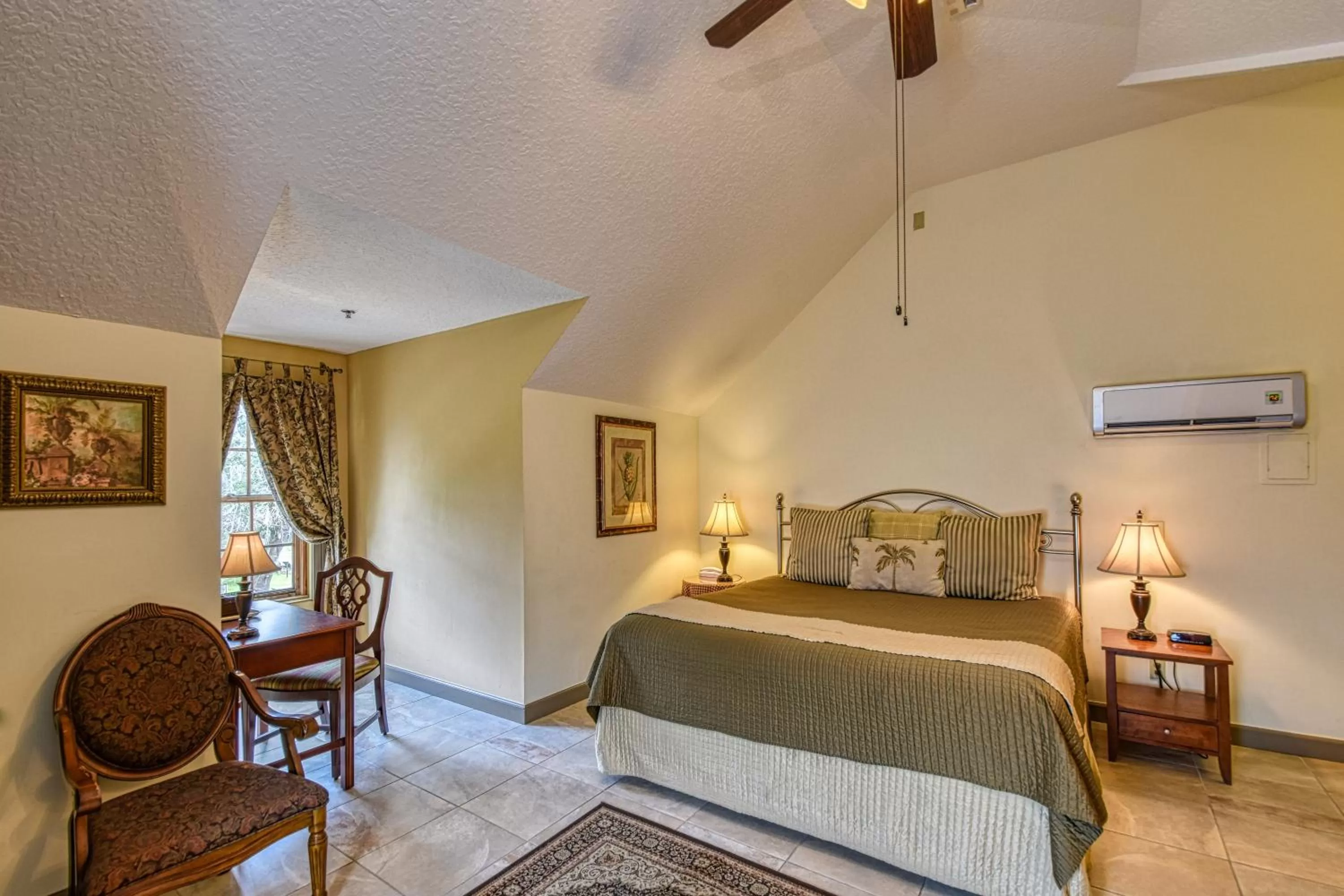 Bed in St George Inn - Saint Augustine