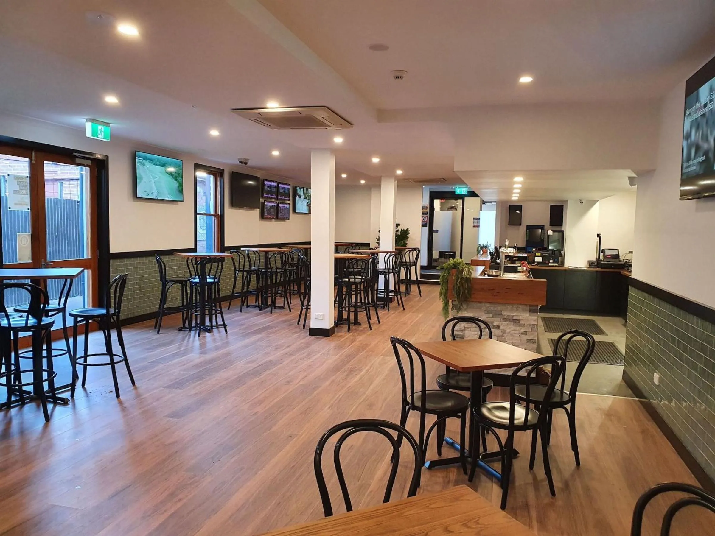 Lounge or bar in Empire Hotel Goulburn