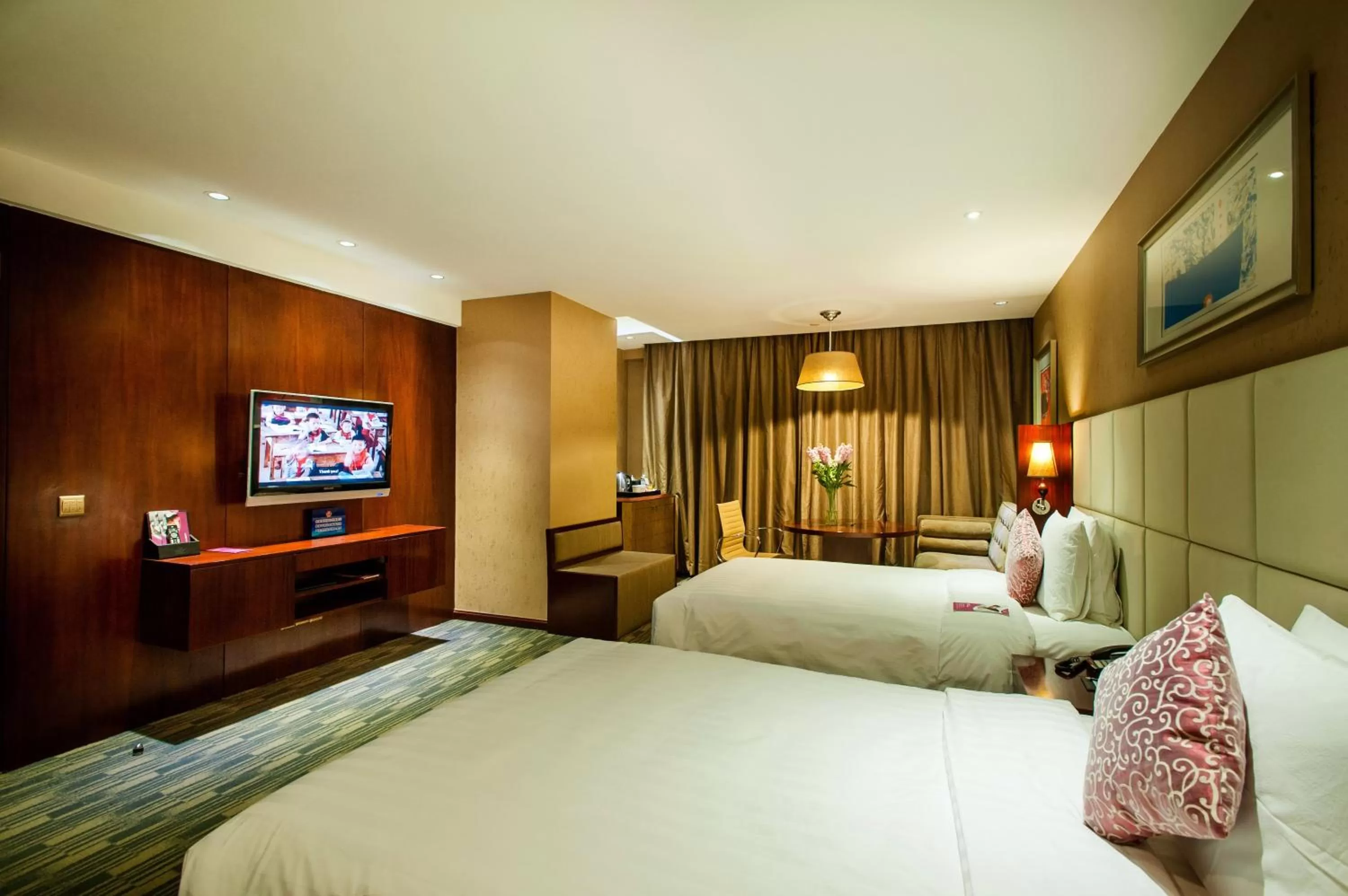 Photo of the whole room, Bed in Crowne Plaza Beijing Zhongguancun by IHG