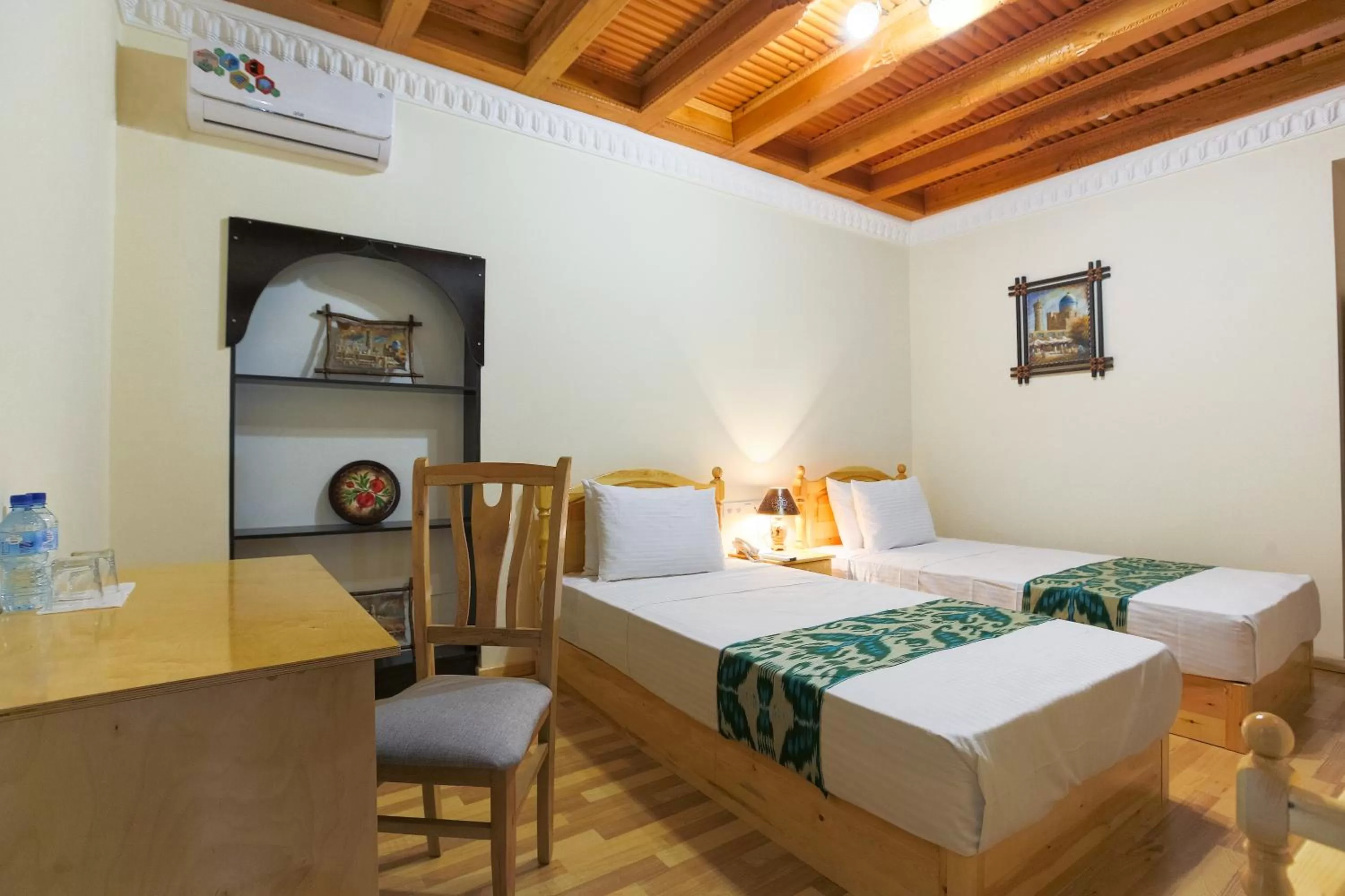 Bed in Hotel SHOHRUD