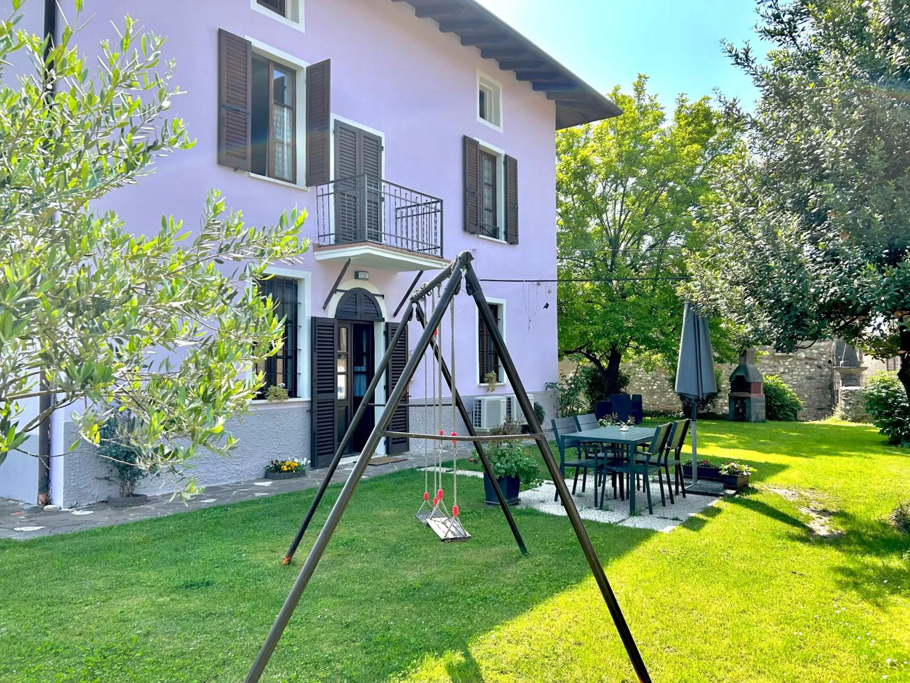 Property Building in La Casa Di Campagna Sul Garda
