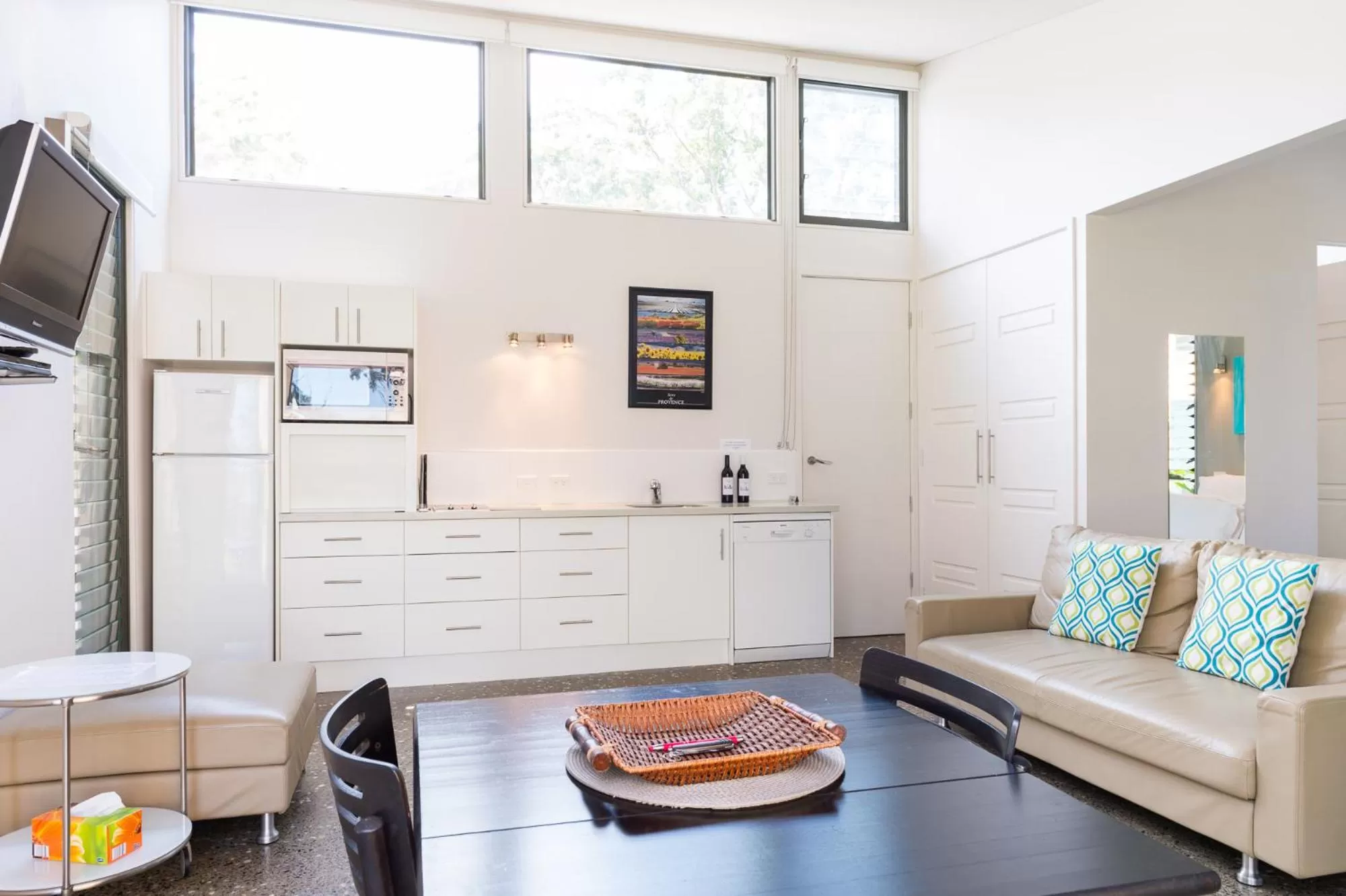 TV and multimedia in By the Beach B&B Self Contained Apartments