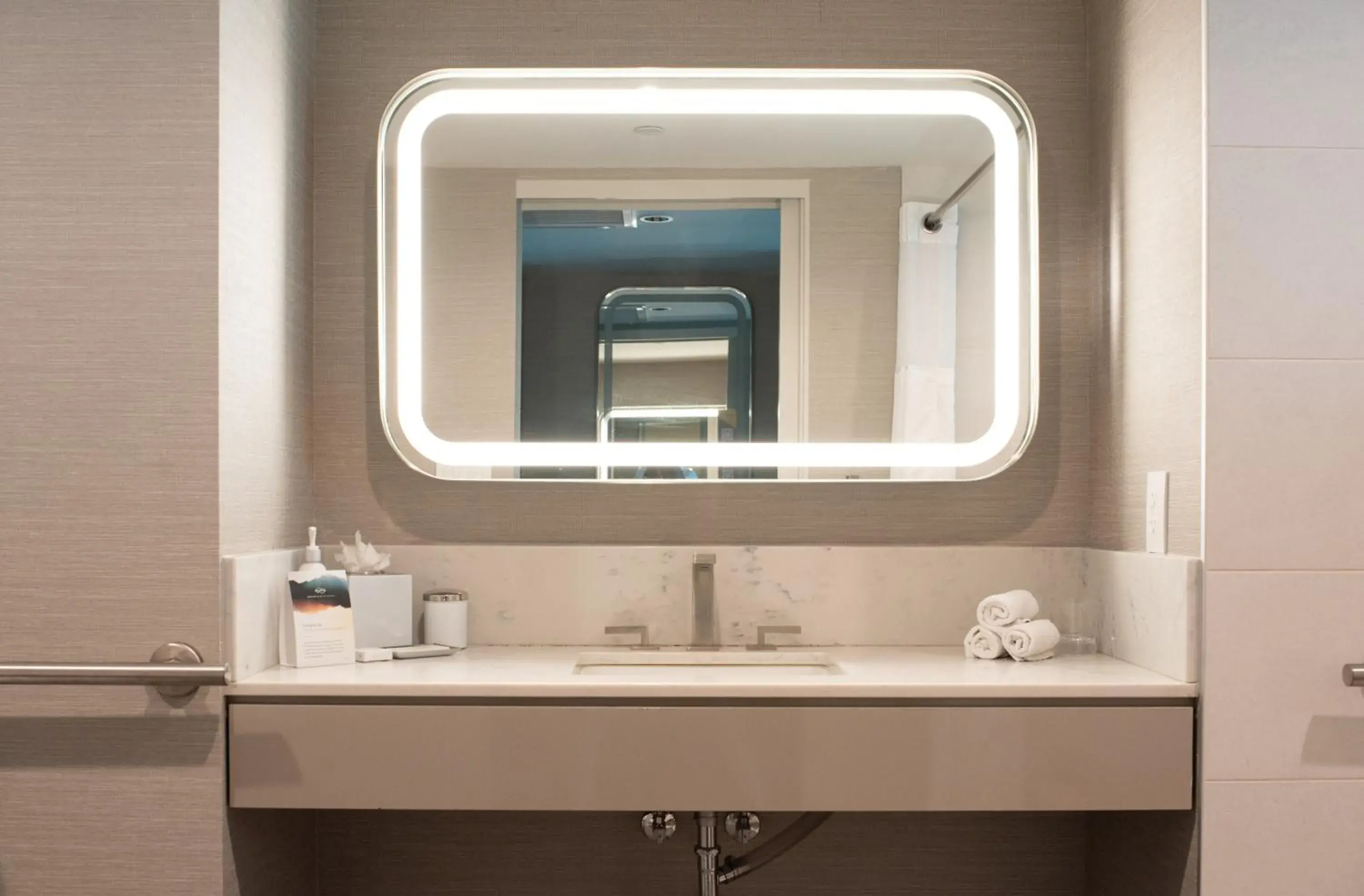 Accessible Garden Premium King in Mountain Shadows Resort Scottsdale Accessible Garden Premium King in Mountain Shadows Resort Scottsdale