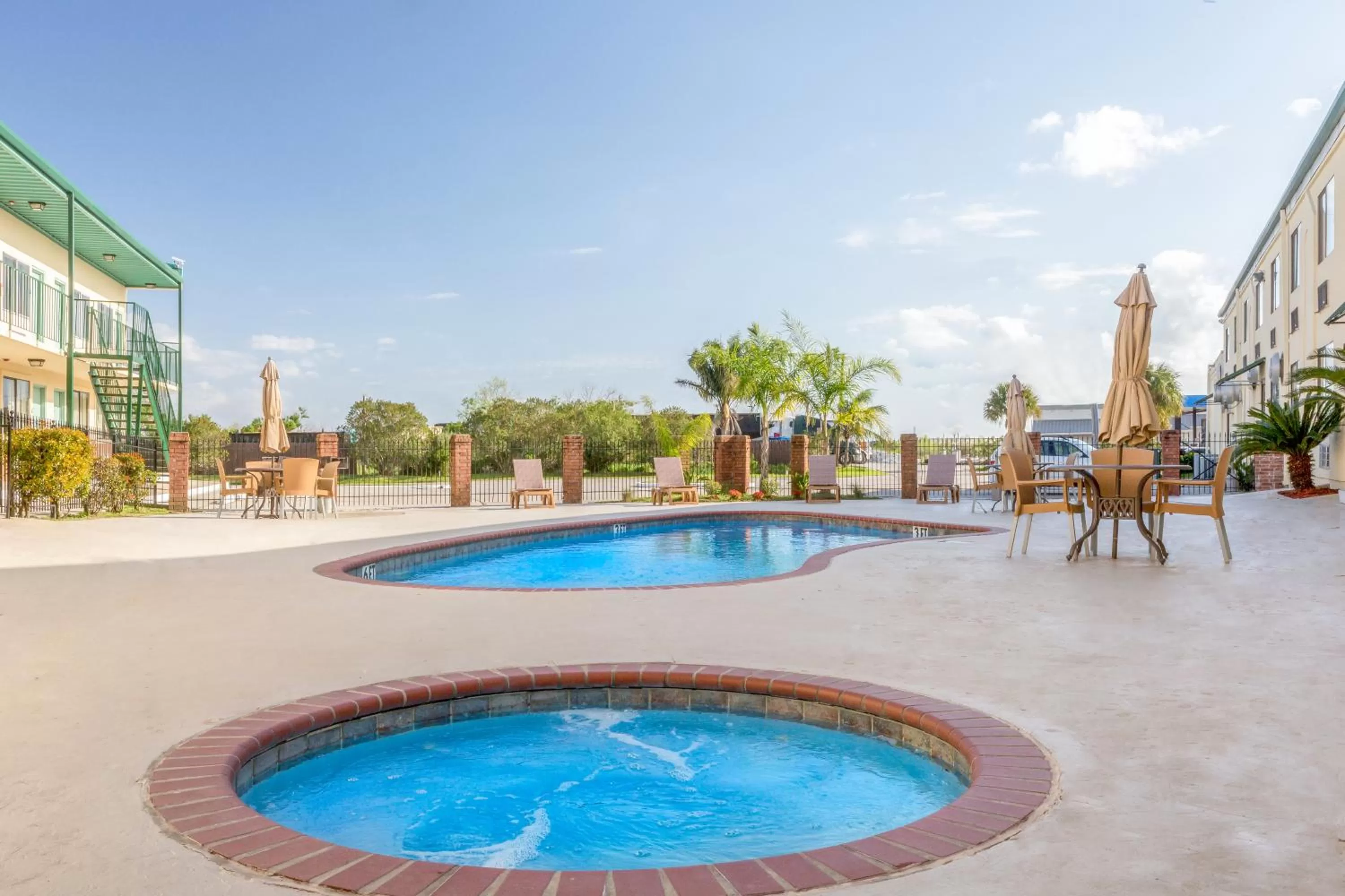 BBQ facilities in Marina Inn & Suites Chalmette-New Orleans