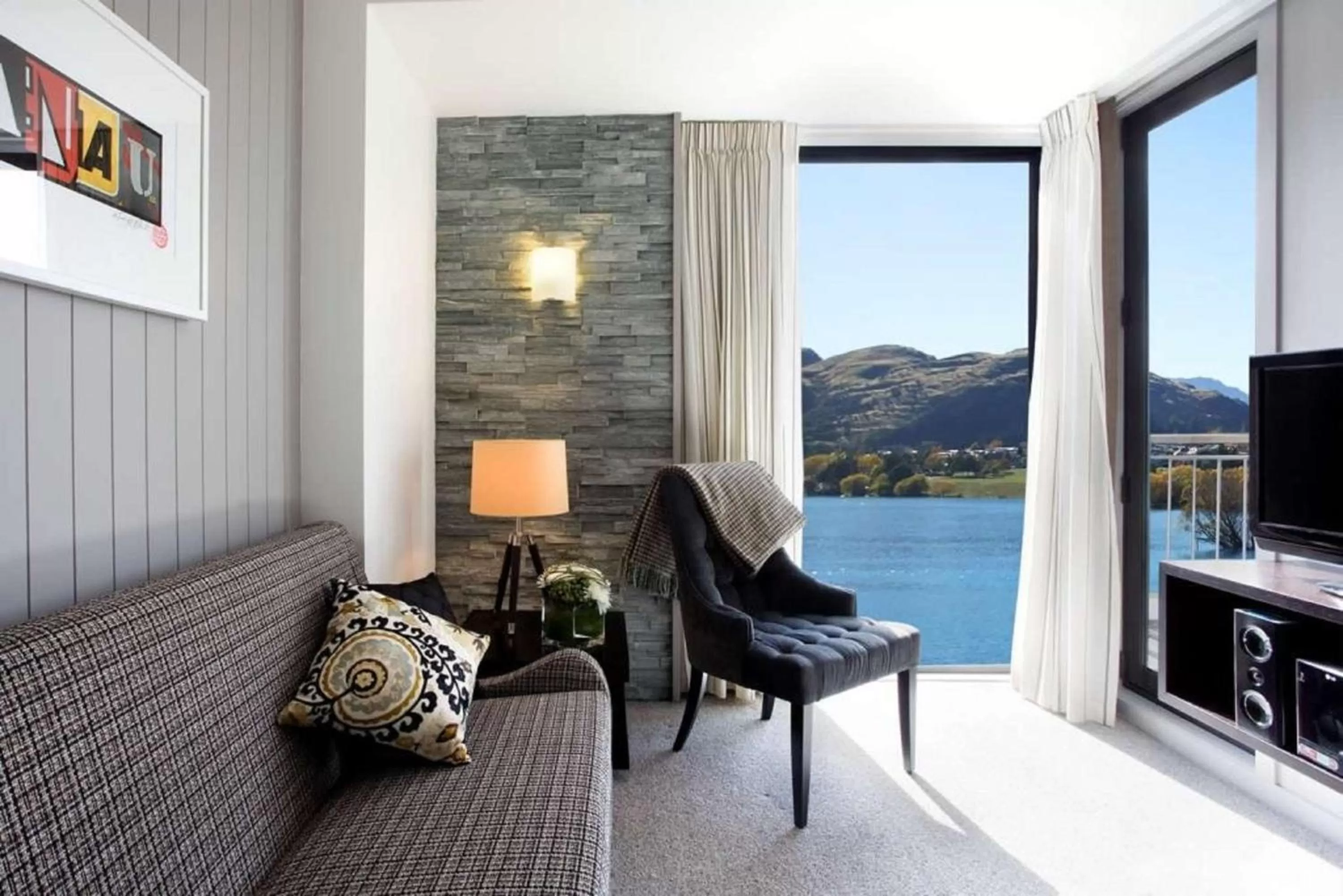Bedroom in DoubleTree by Hilton Queenstown