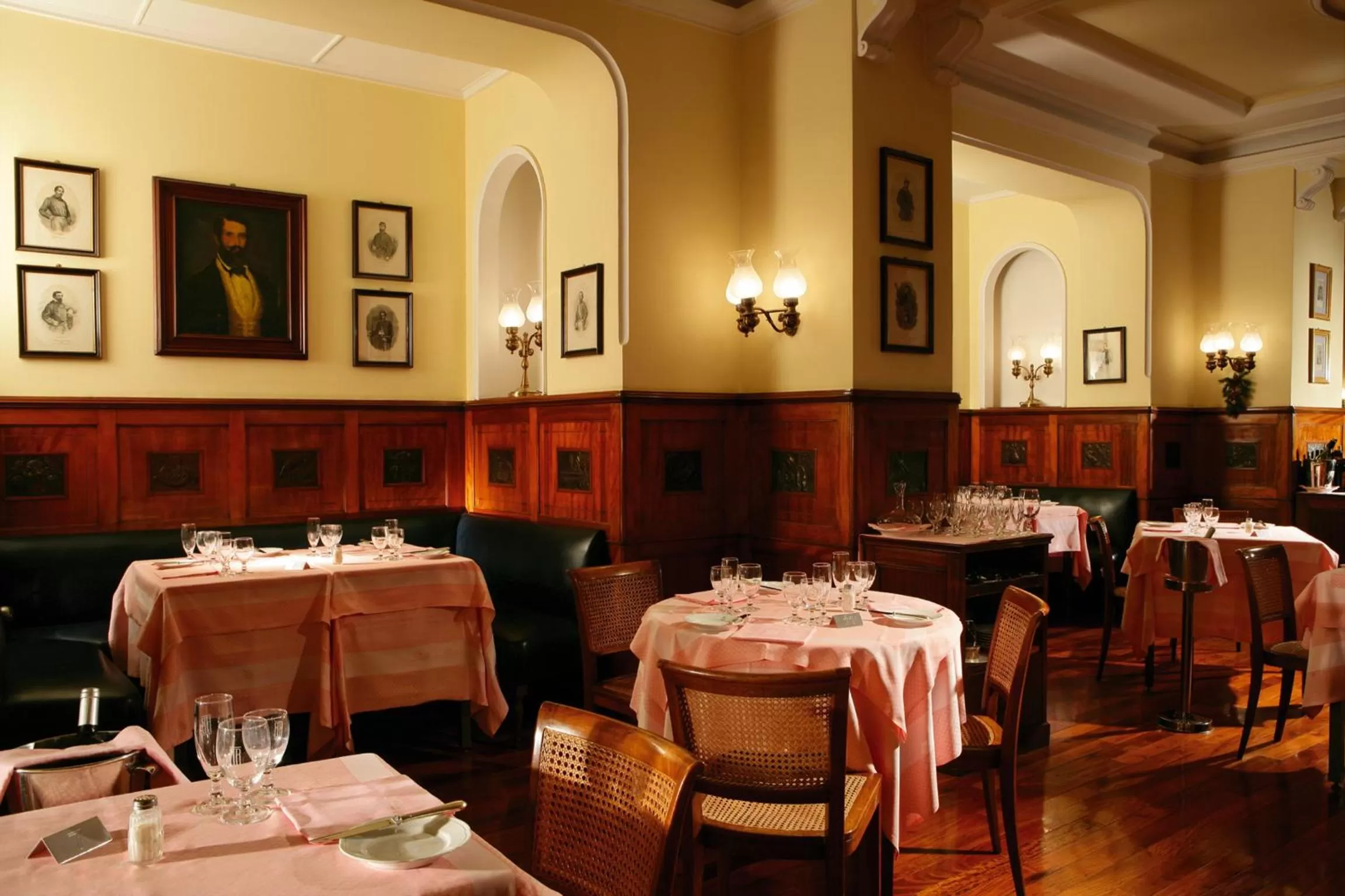 Restaurant/places to eat in Bettoja Hotel Massimo d'Azeglio