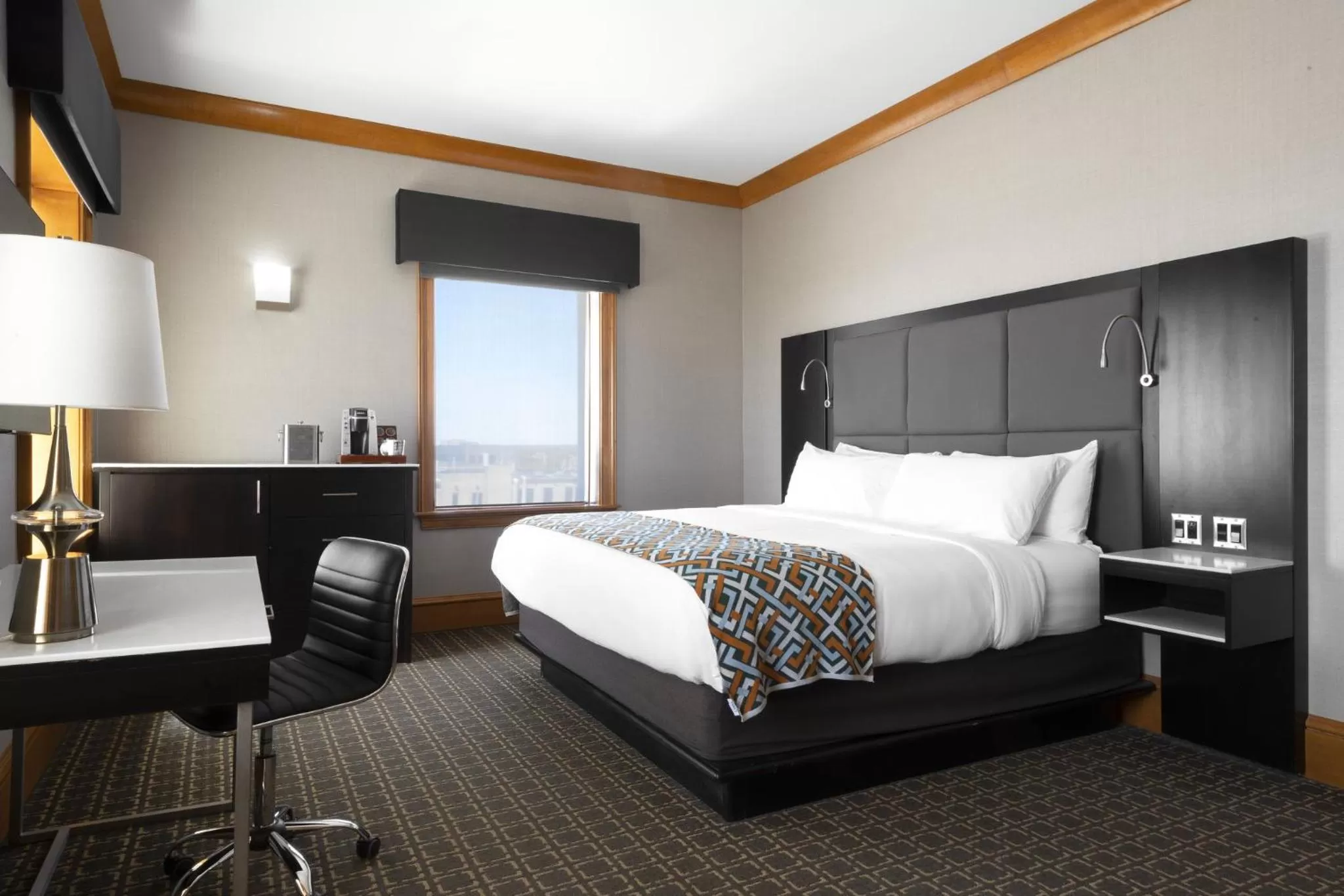 Photo of the whole room in voco The Tiger Hotel, Columbia, MO by IHG