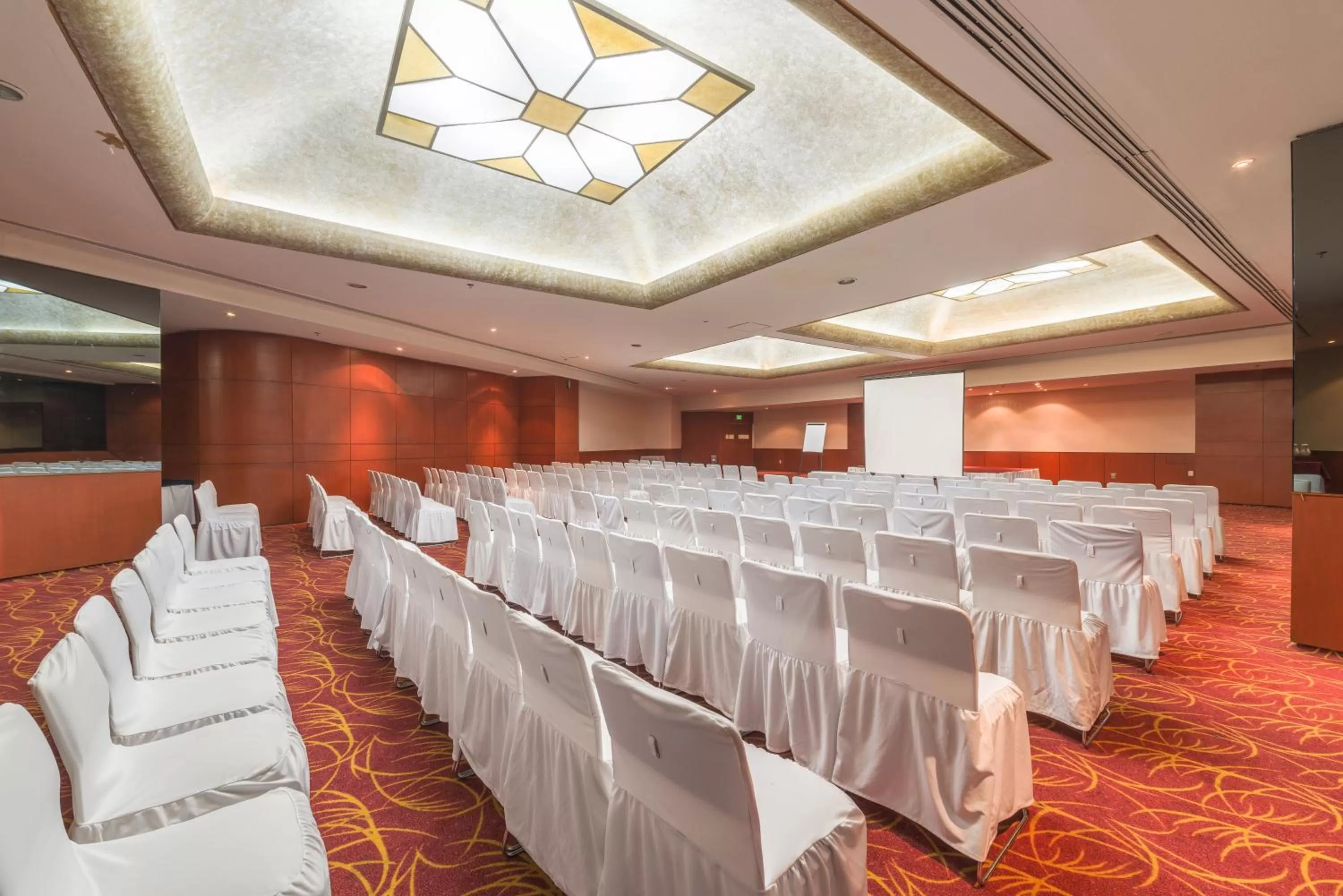 Meeting/conference room in Holiday Inn Guadalajara Select by IHG